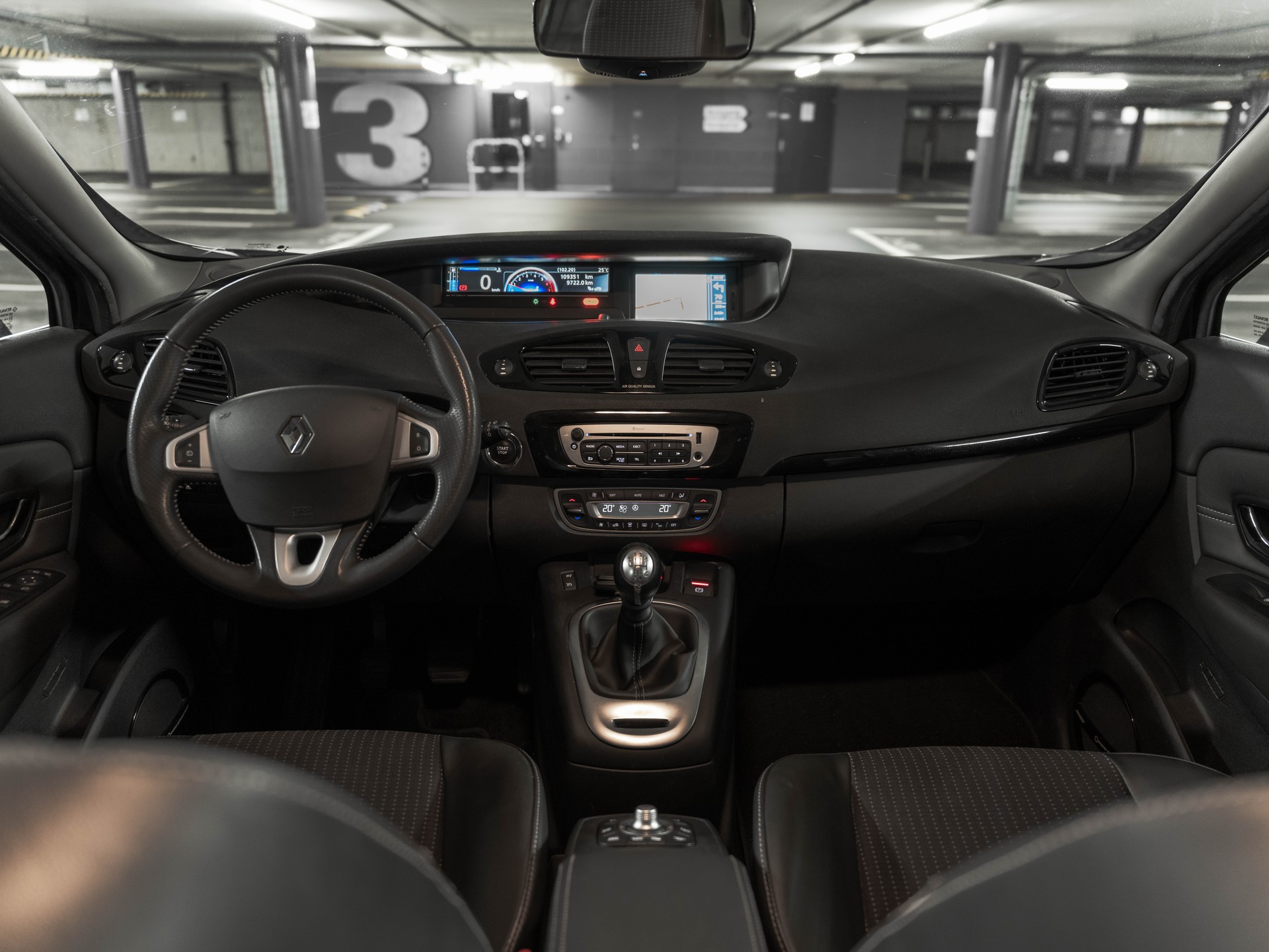 RENAULT Scénic 1.4 16V Turbo Bose-image-14