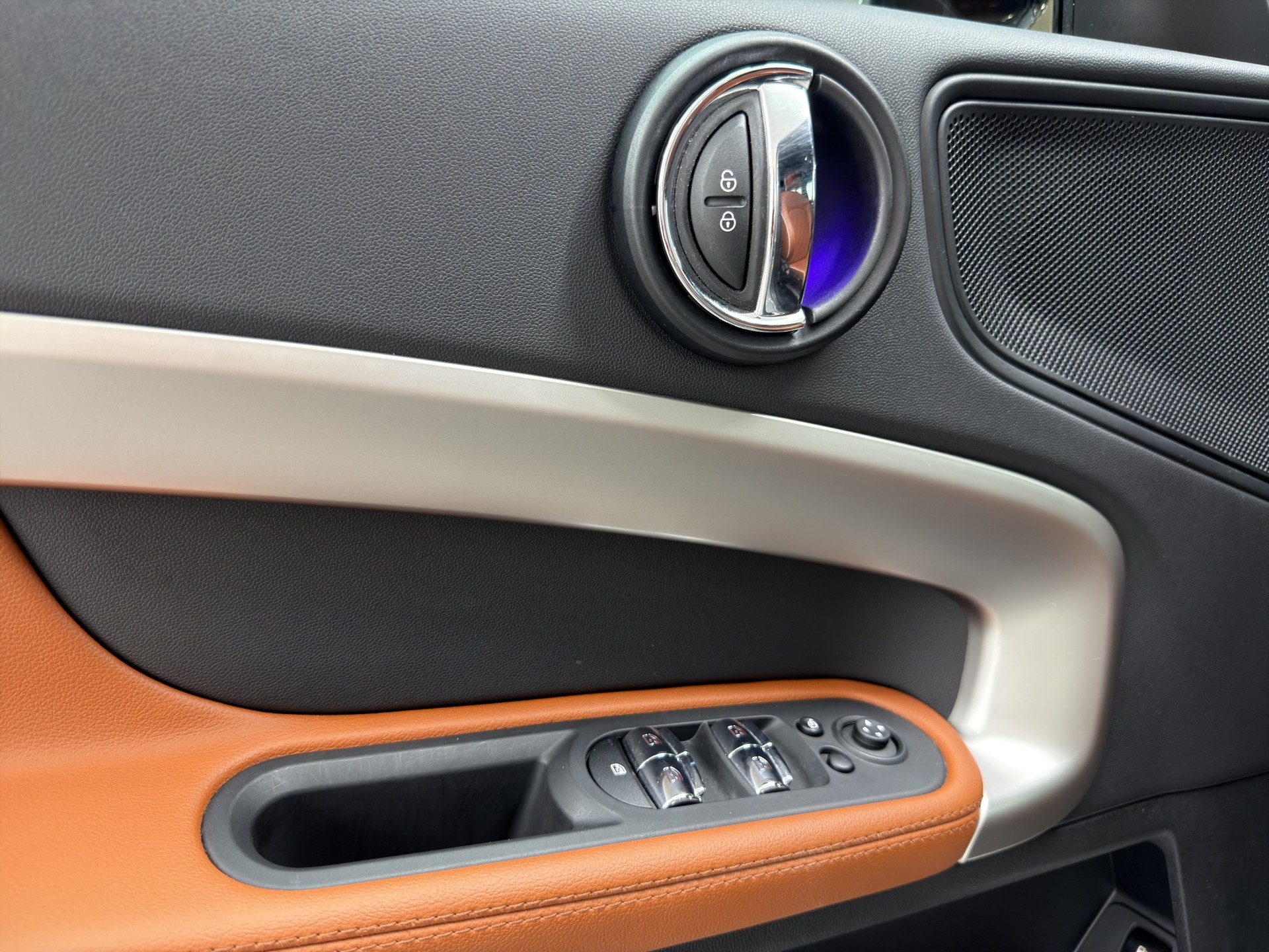 MINI Countryman F60 1.5i Cooper S E ALL4-image-12