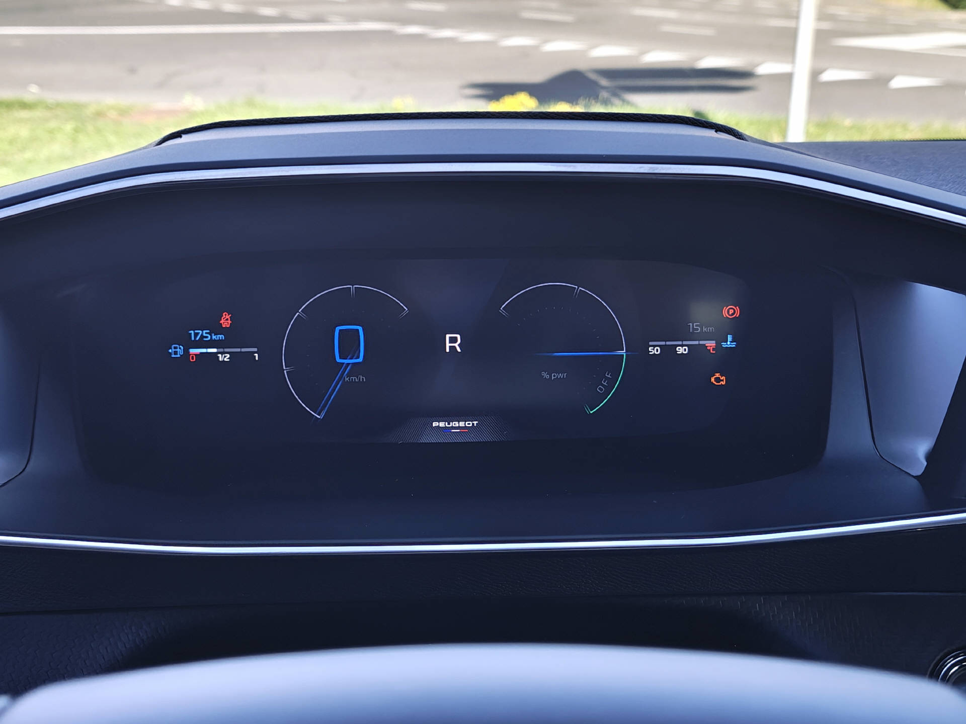 PEUGEOT 208 1.2 Hybrid 145 GT Exclusive-image-15