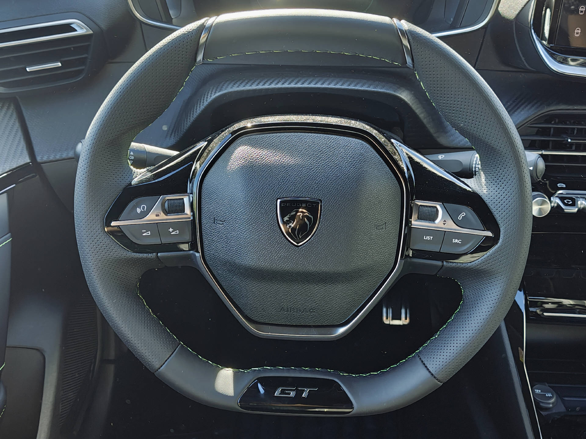PEUGEOT 208 1.2 Hybrid 145 GT Exclusive-image-12