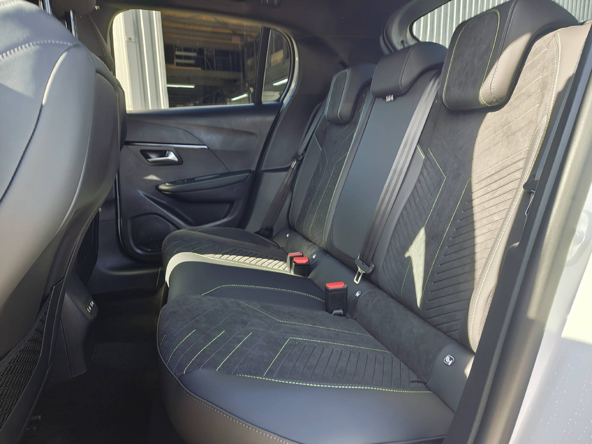 PEUGEOT 208 1.2 Hybrid 145 GT Exclusive-image-10