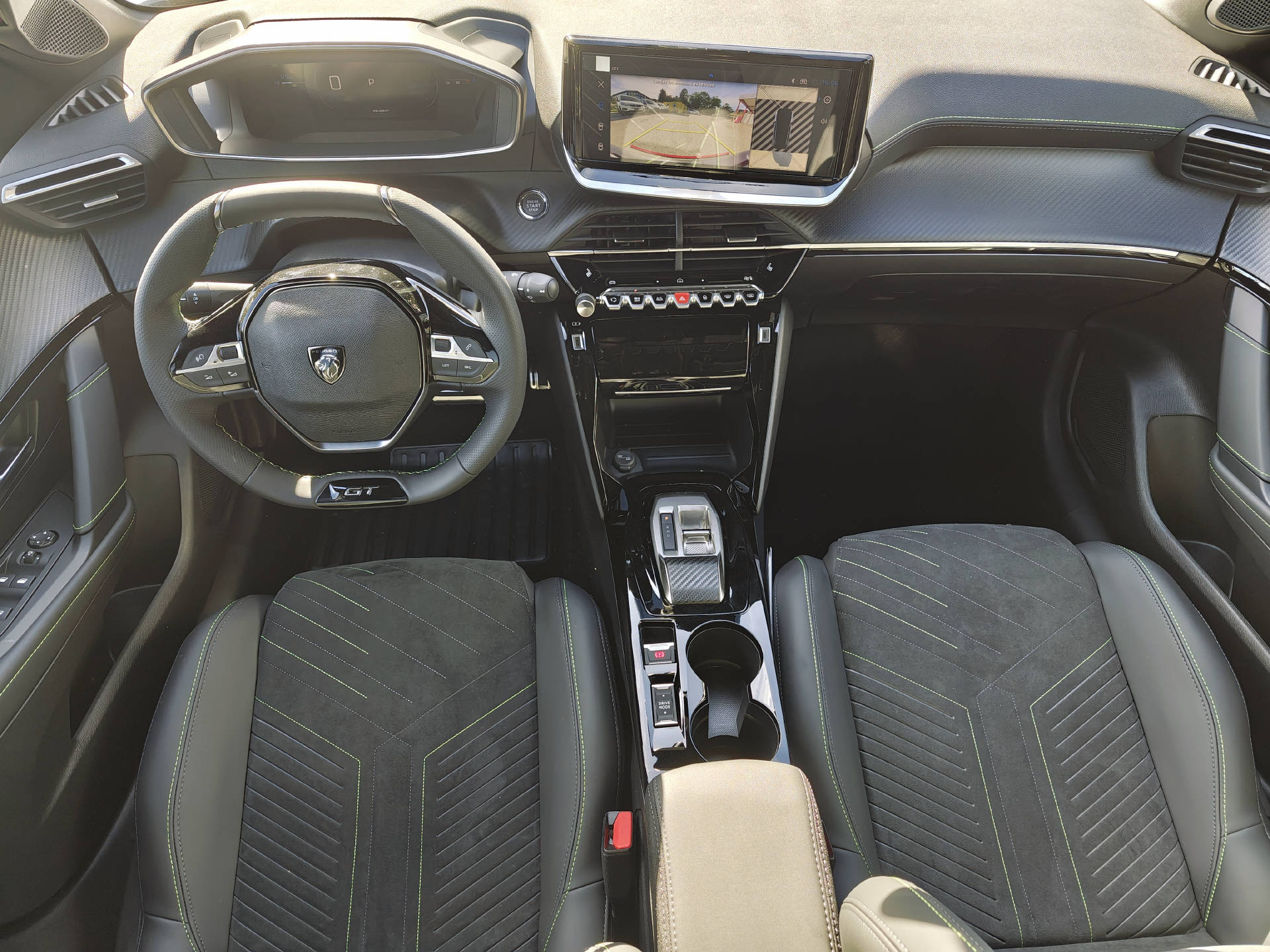 PEUGEOT 208 1.2 Hybrid 145 GT Exclusive-image-11