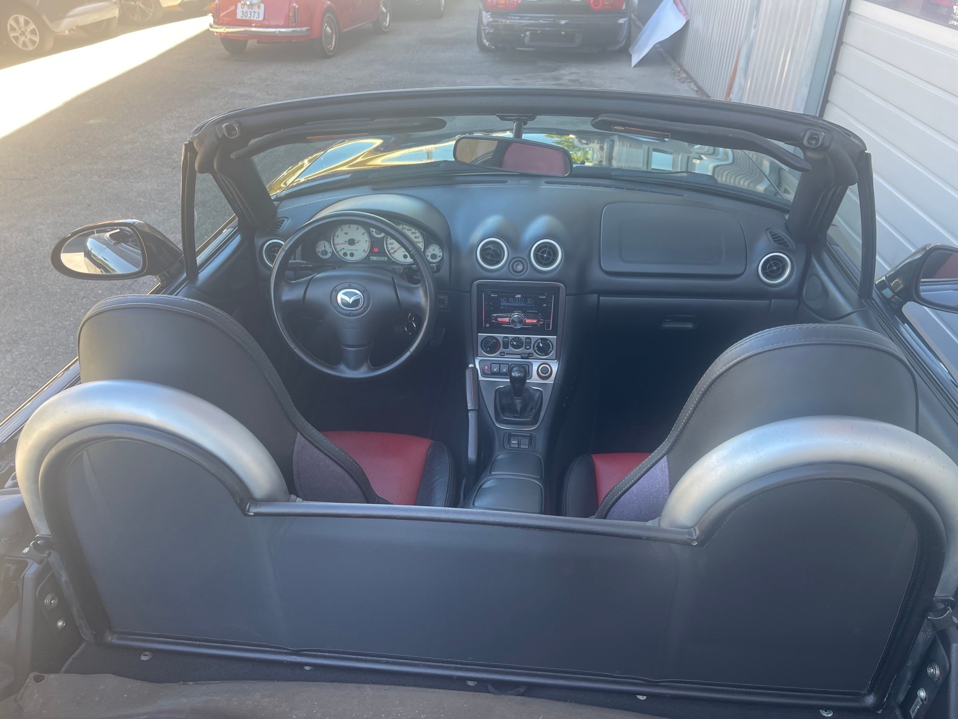 MAZDA MX-5-showroom-element-3