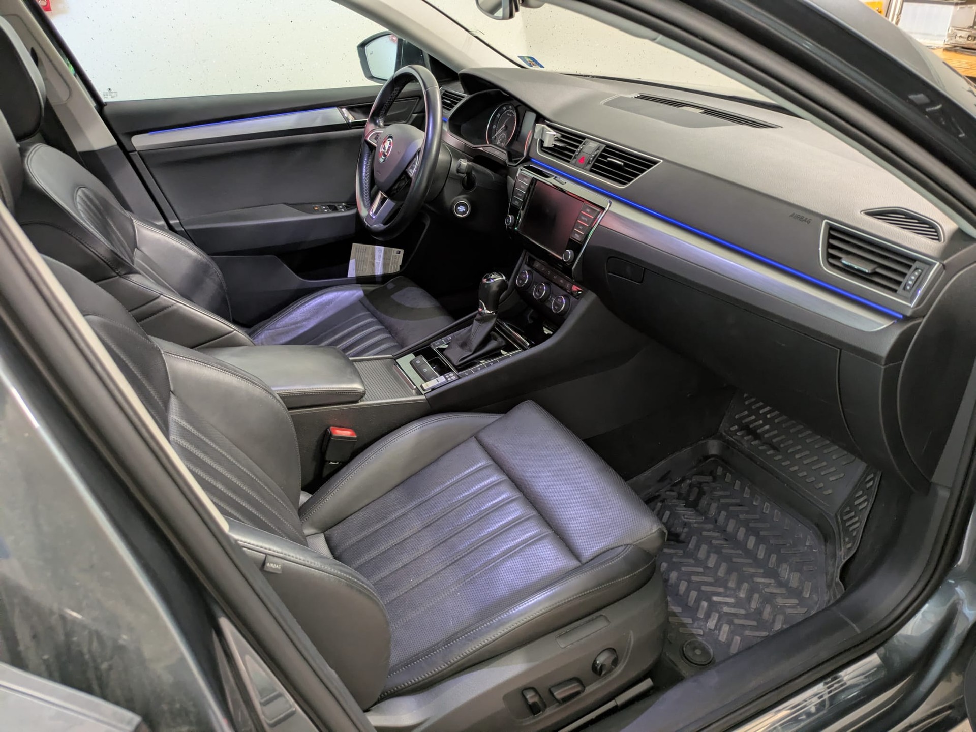 SKODA 1.8 TSI Style DSG-image-3