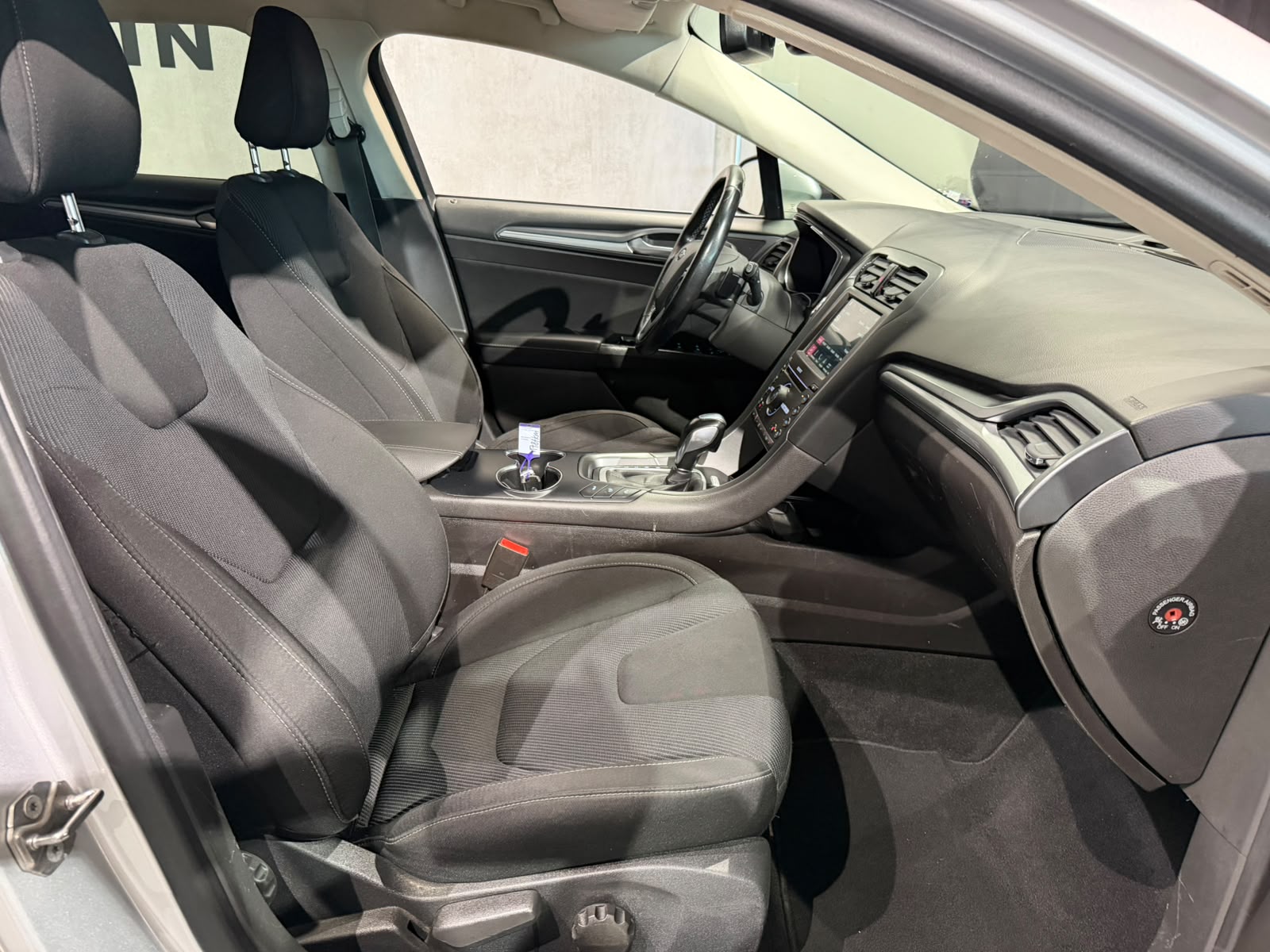 FORD Mondeo 2.0 TDCi Business Plus PowerShift (CH)-image-11