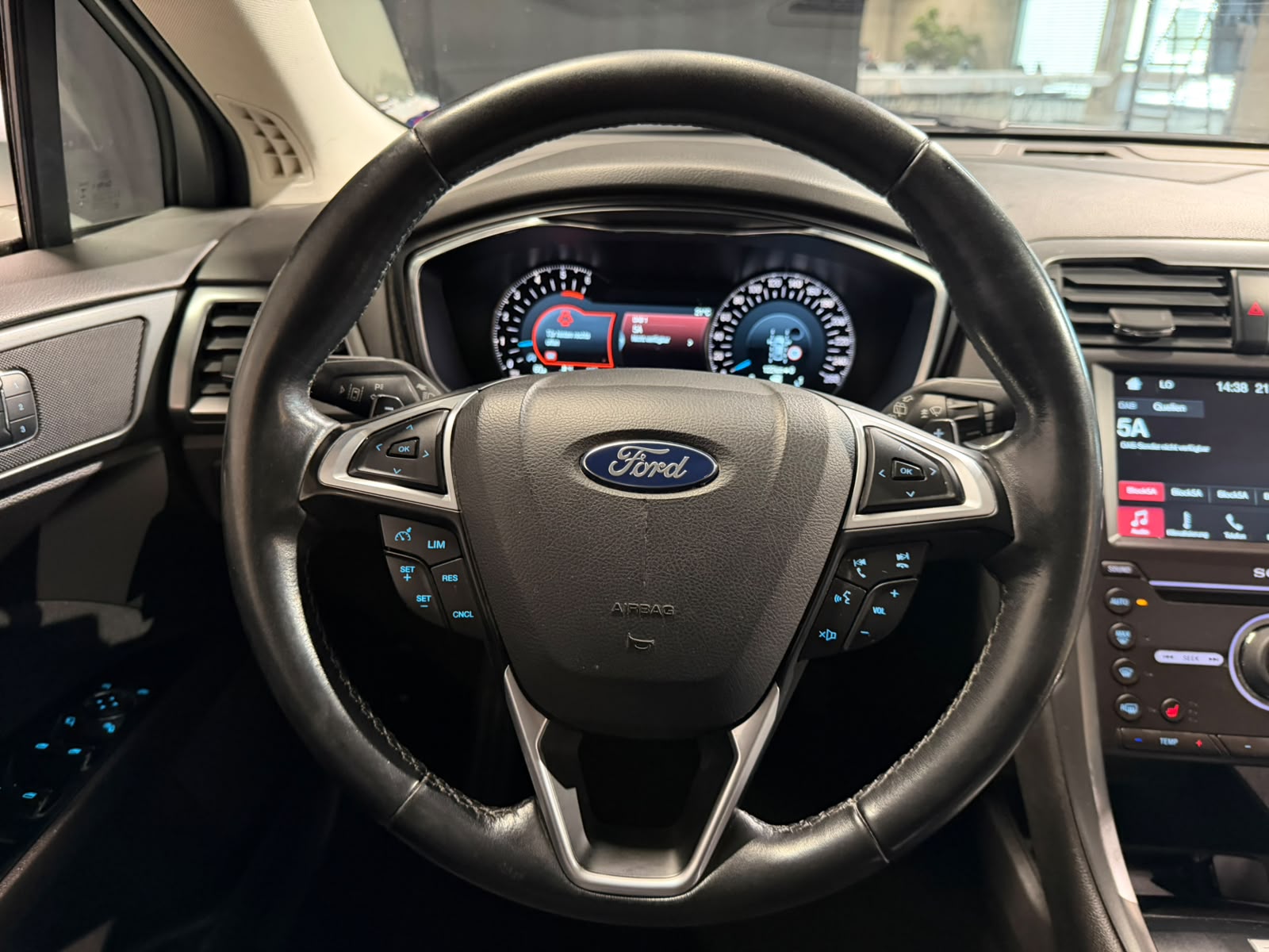 FORD Mondeo 2.0 TDCi Business Plus PowerShift (CH)-image-18