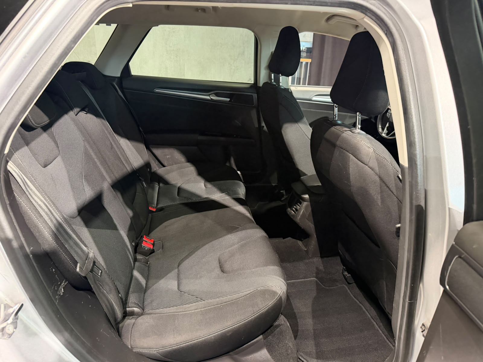 FORD Mondeo 2.0 TDCi Business Plus PowerShift (CH)-image-14