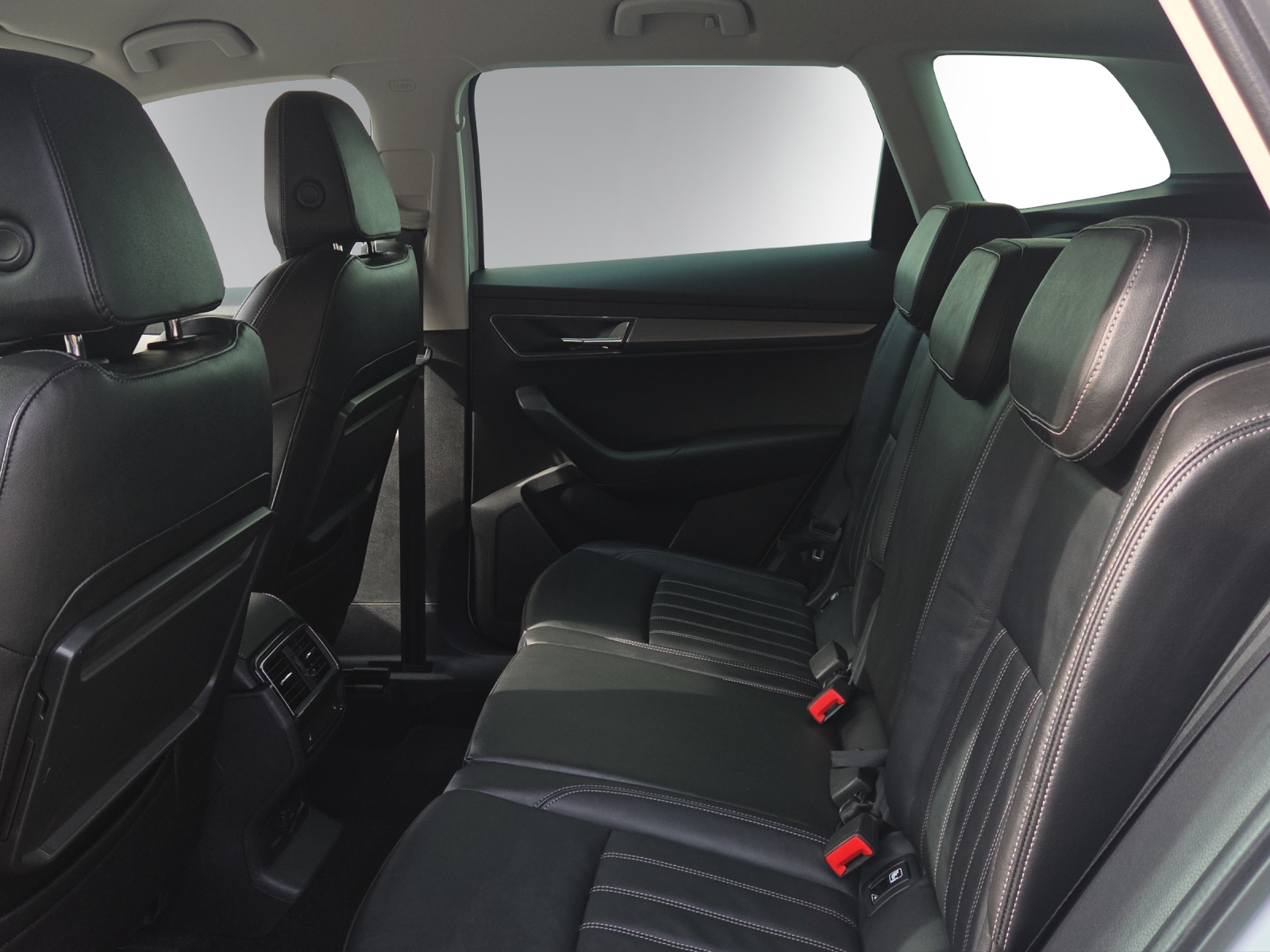 SKODA Karoq 2.0 TDI CR Style 4x4 DSG-image-15