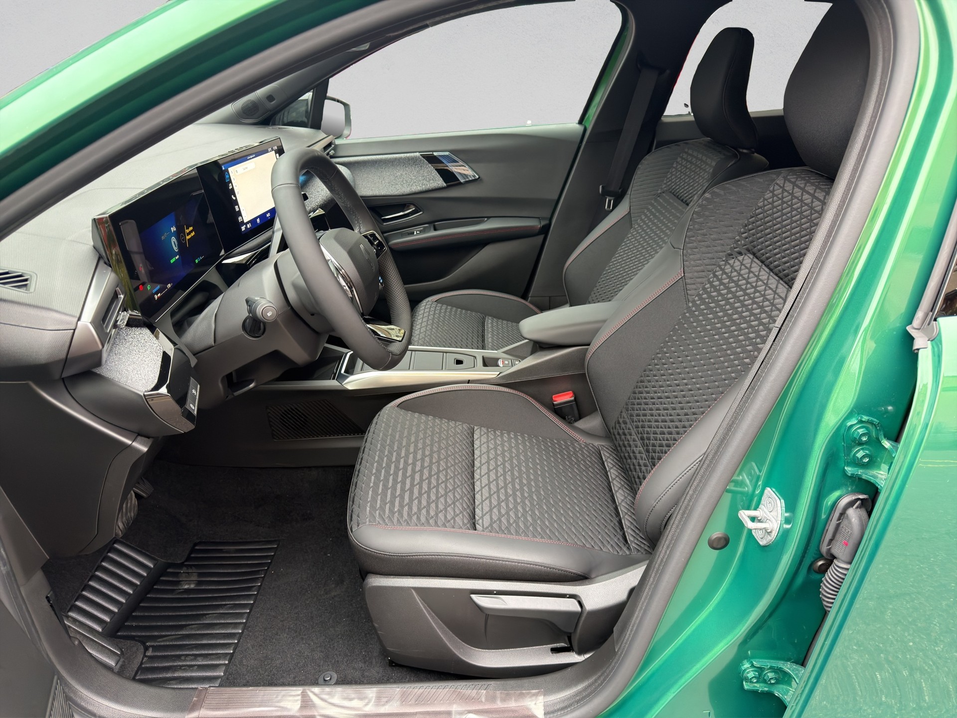RENAULT Clio 1.8 E-Tech Techno-image-4