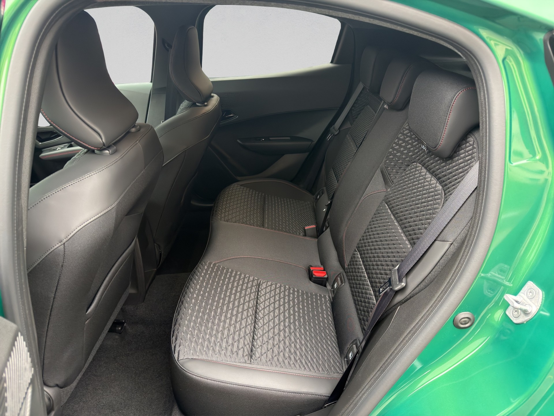 RENAULT Clio 1.8 E-Tech Techno-image-7