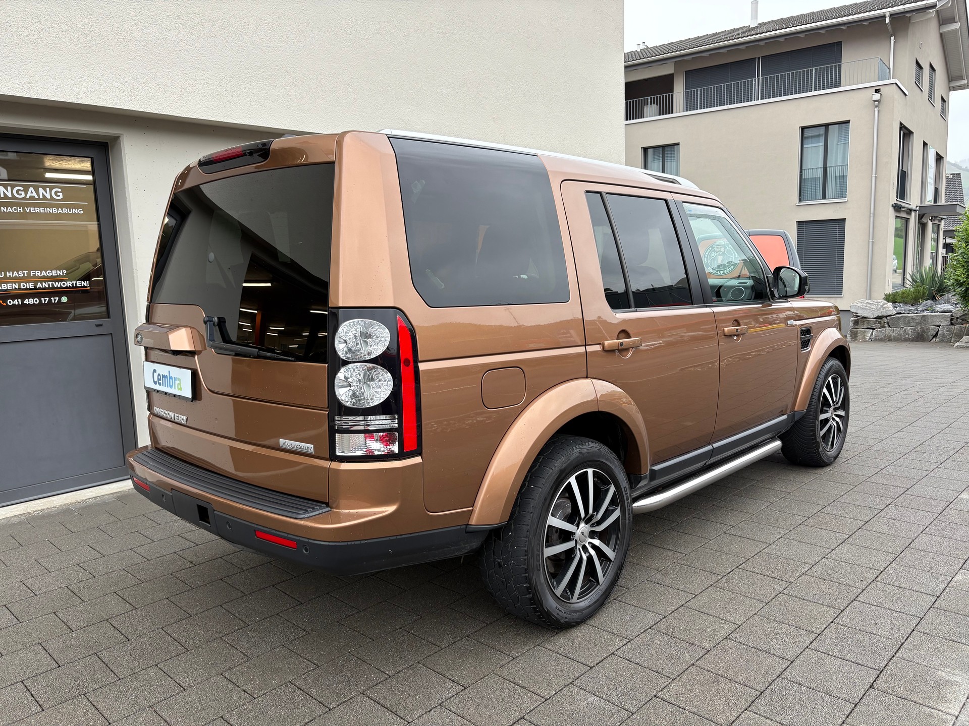 LAND ROVER Discovery 3.0 SDV6 Landmark Automatic-image-1