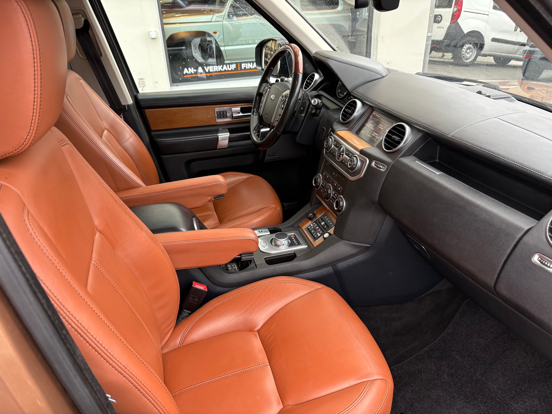 LAND ROVER Discovery 3.0 SDV6 Landmark Automatic-image-10