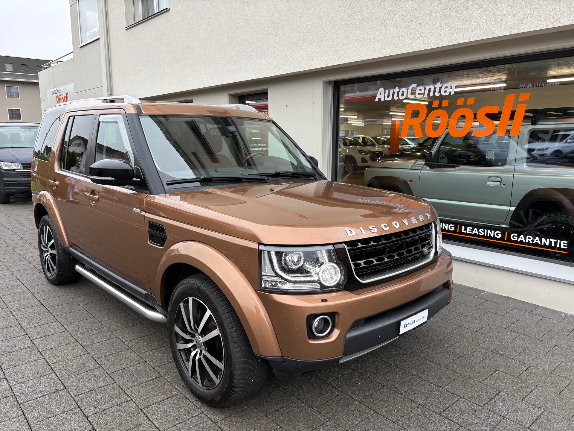 LAND ROVER Discovery 3.0 SDV6 Landmark Automatic-image-0