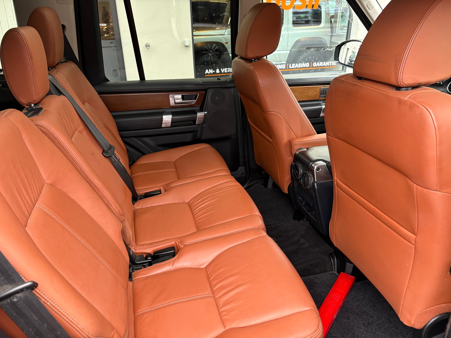 LAND ROVER Discovery 3.0 SDV6 Landmark Automatic-image-11