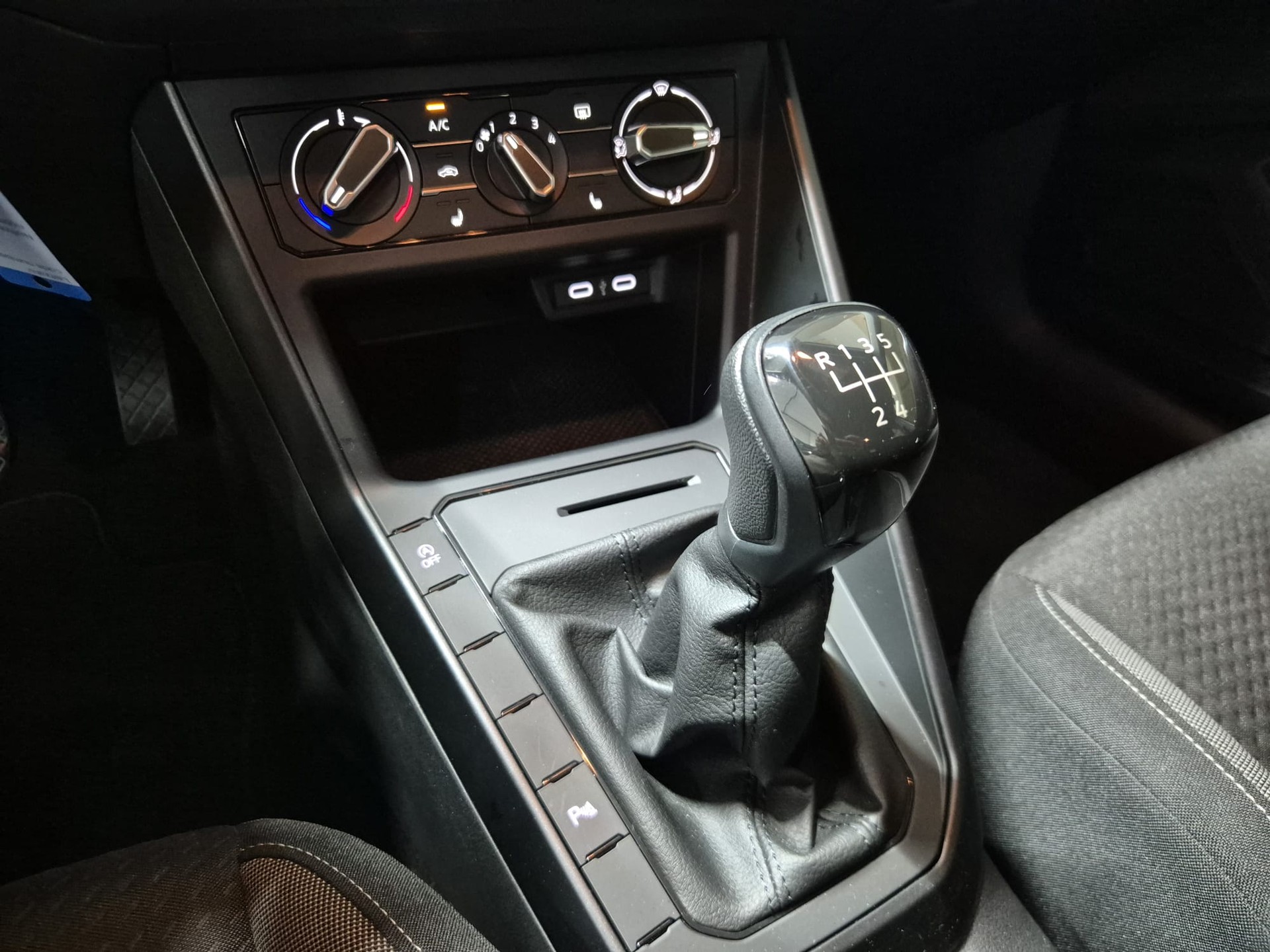 VW Polo 1.0 TSI Style-image-13