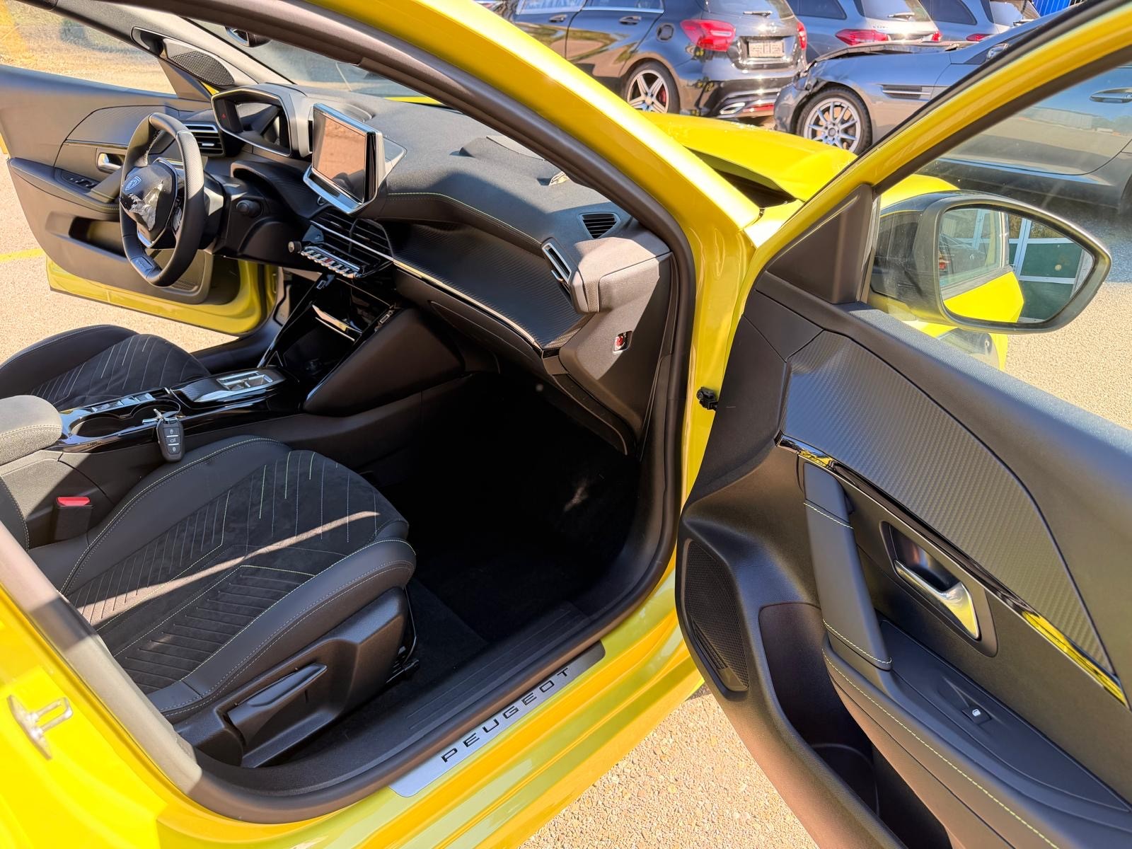 PEUGEOT 208 Elektrik 115kW GT-image-12