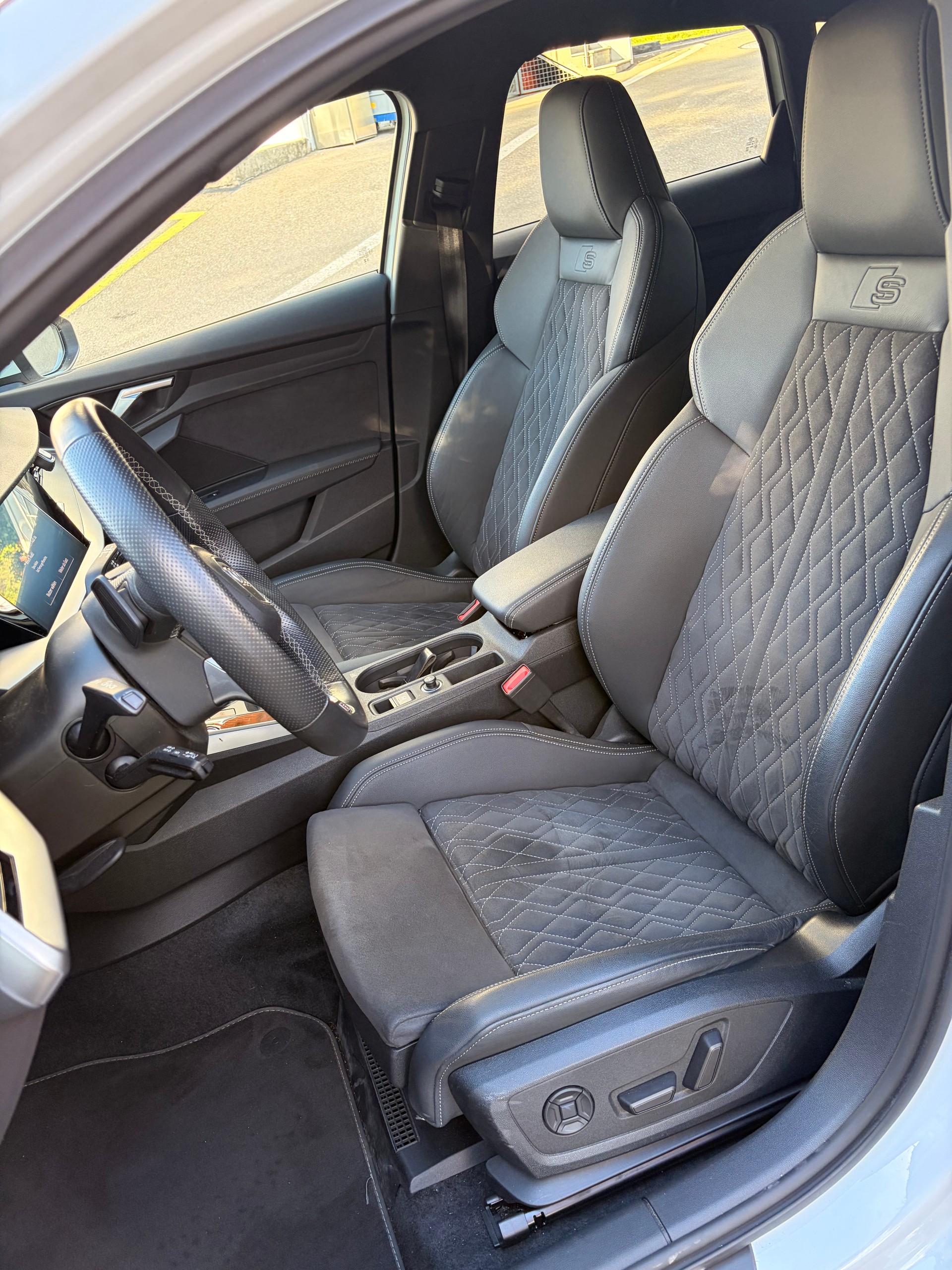 AUDI 1.5 35 TFSI S Line Attraction S-Tronic-image-2