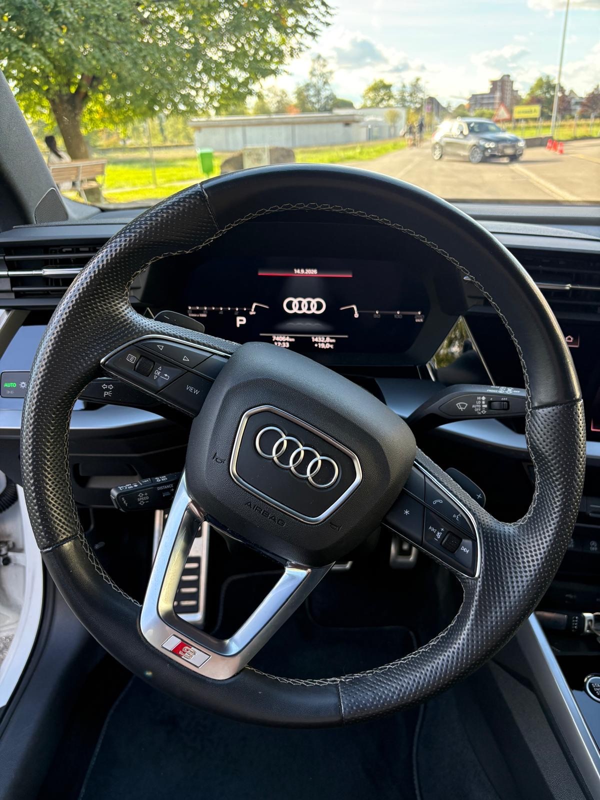 AUDI 1.5 35 TFSI S Line Attraction S-Tronic-image-4