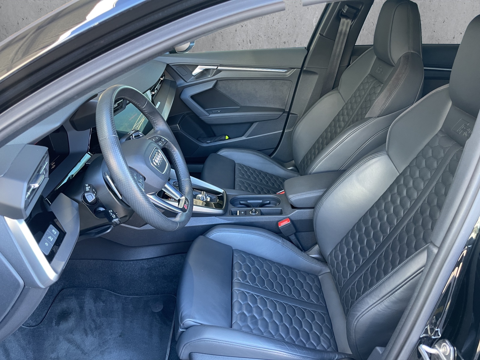 AUDI RS3 Sportback 2.5 TSI quattro S-tronic-image-6