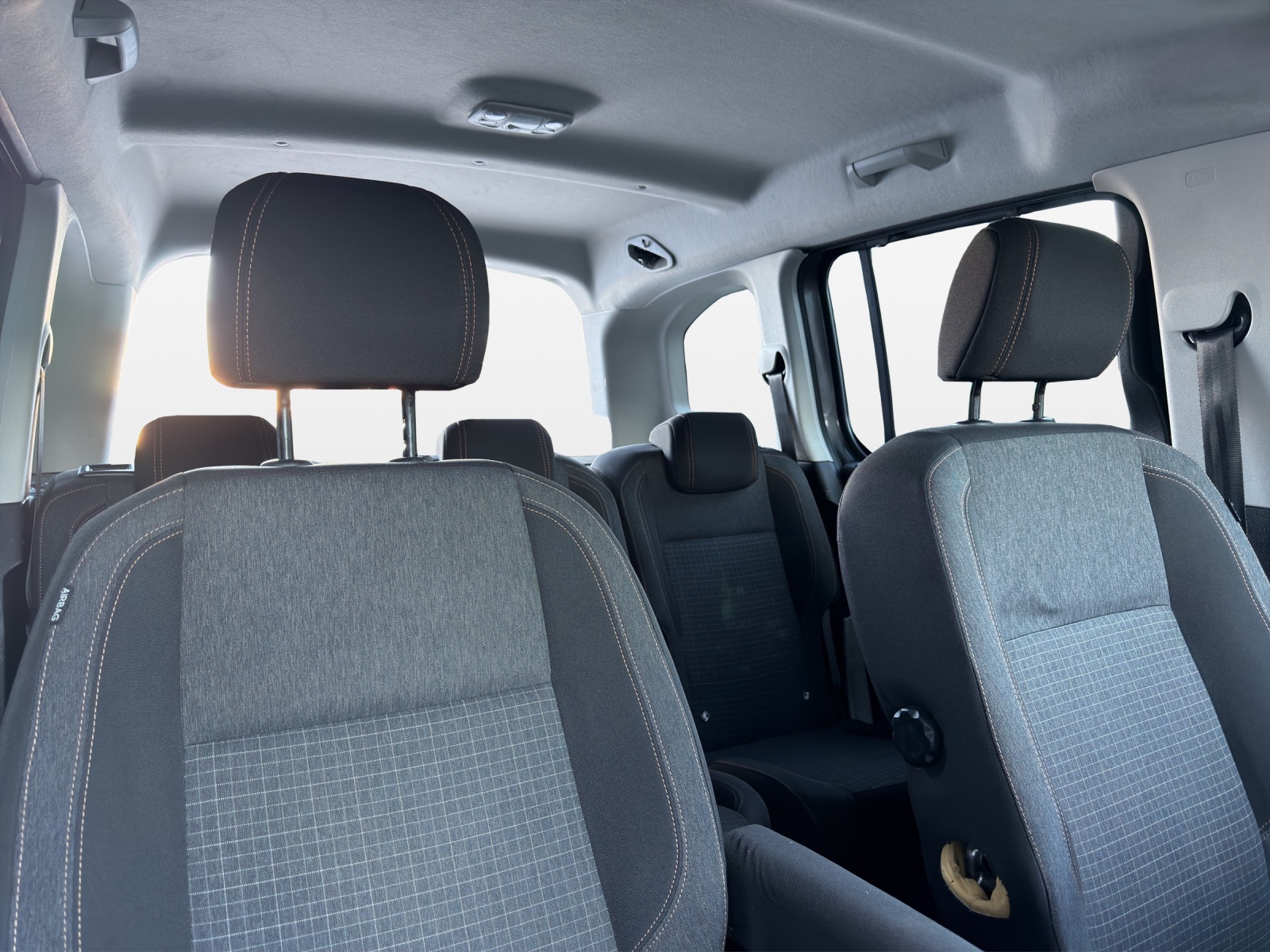 PEUGEOT Rifter 1.2 PureTech Allure EAT8-image-15