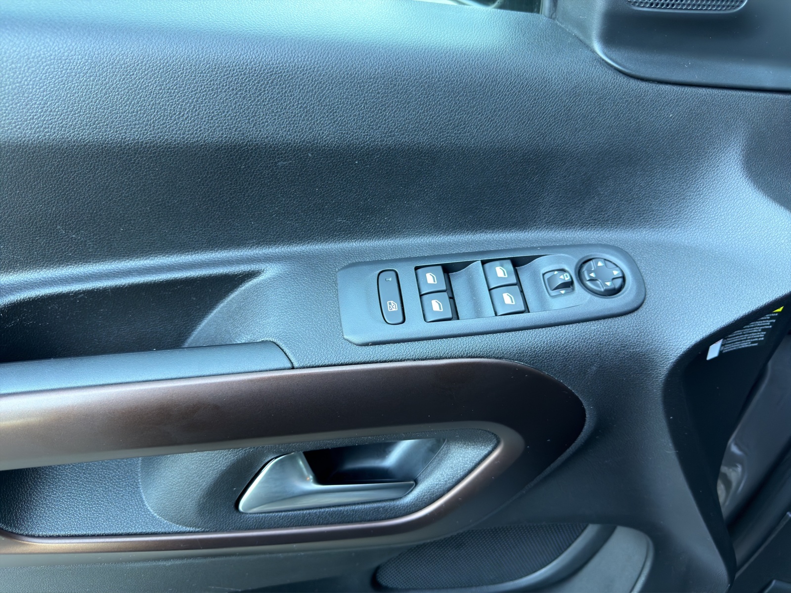 PEUGEOT Rifter 1.2 PureTech Allure EAT8-image-9