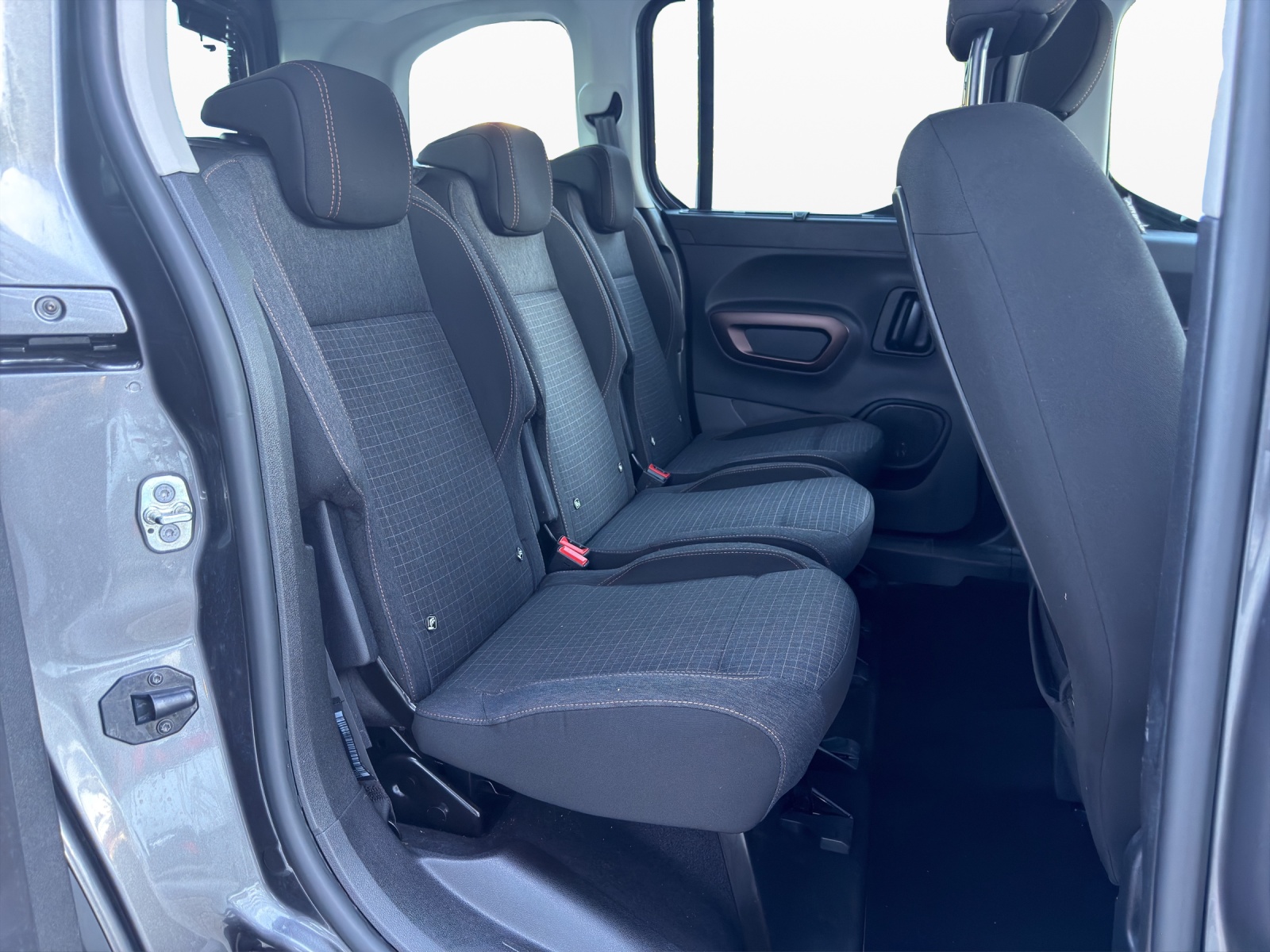 PEUGEOT Rifter 1.2 PureTech Allure EAT8-image-18