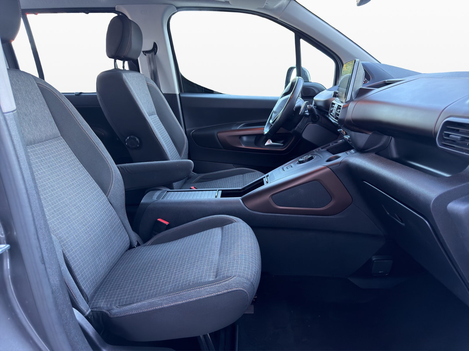 PEUGEOT Rifter 1.2 PureTech Allure EAT8-image-14