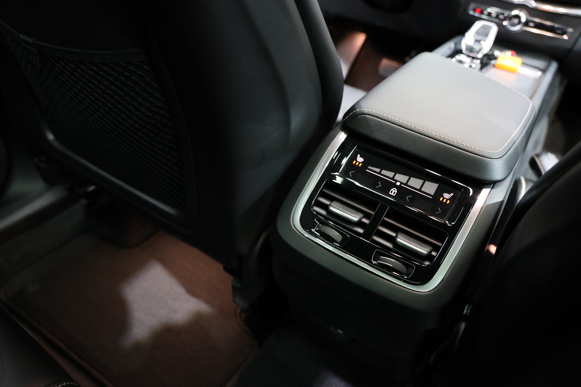 VOLVO XC60 B5 Benzin Mild Hybrid AWD Ultra Dark Geartronic-image-14