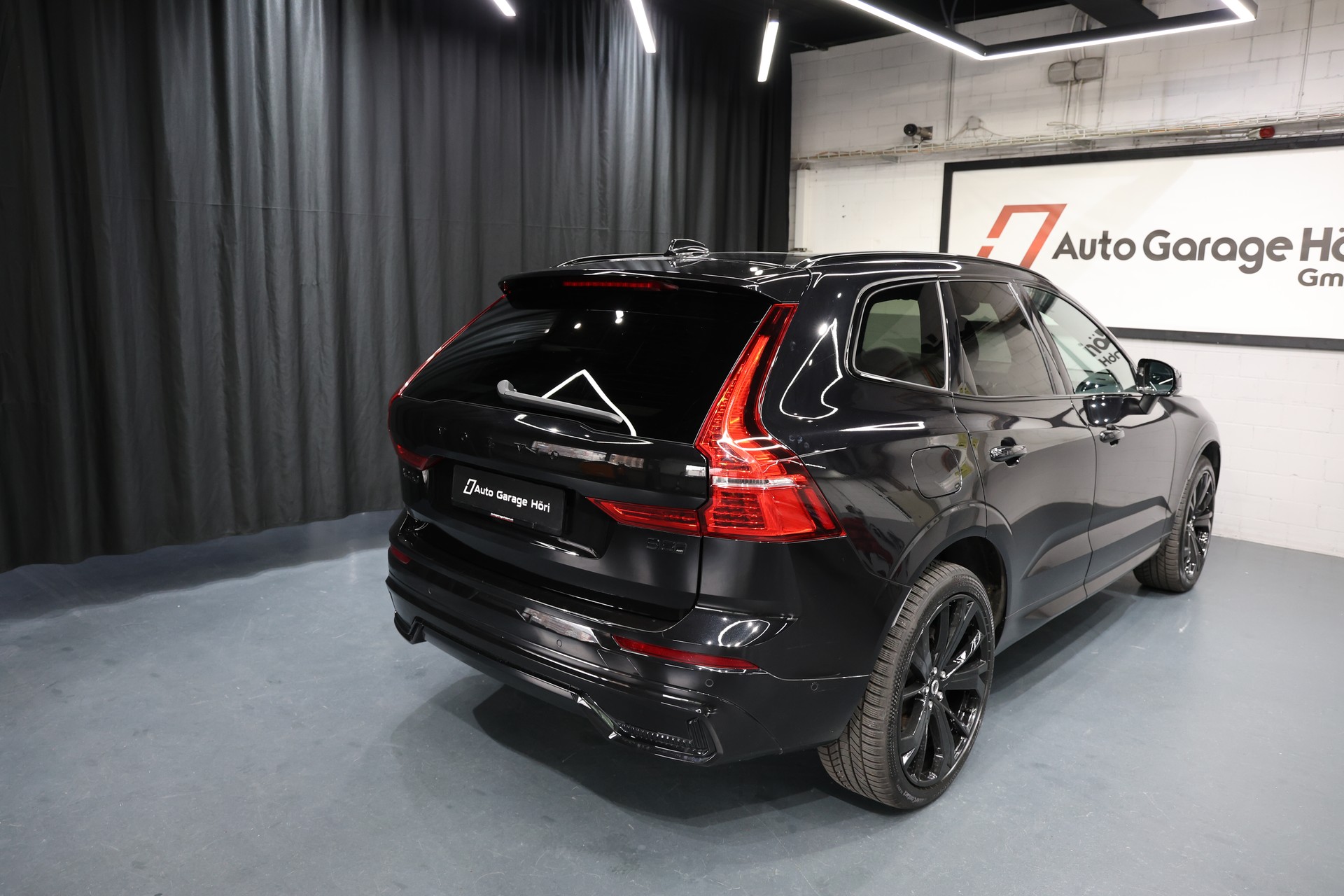 VOLVO XC60 B5 Benzin Mild Hybrid AWD Ultra Dark Geartronic-image-2