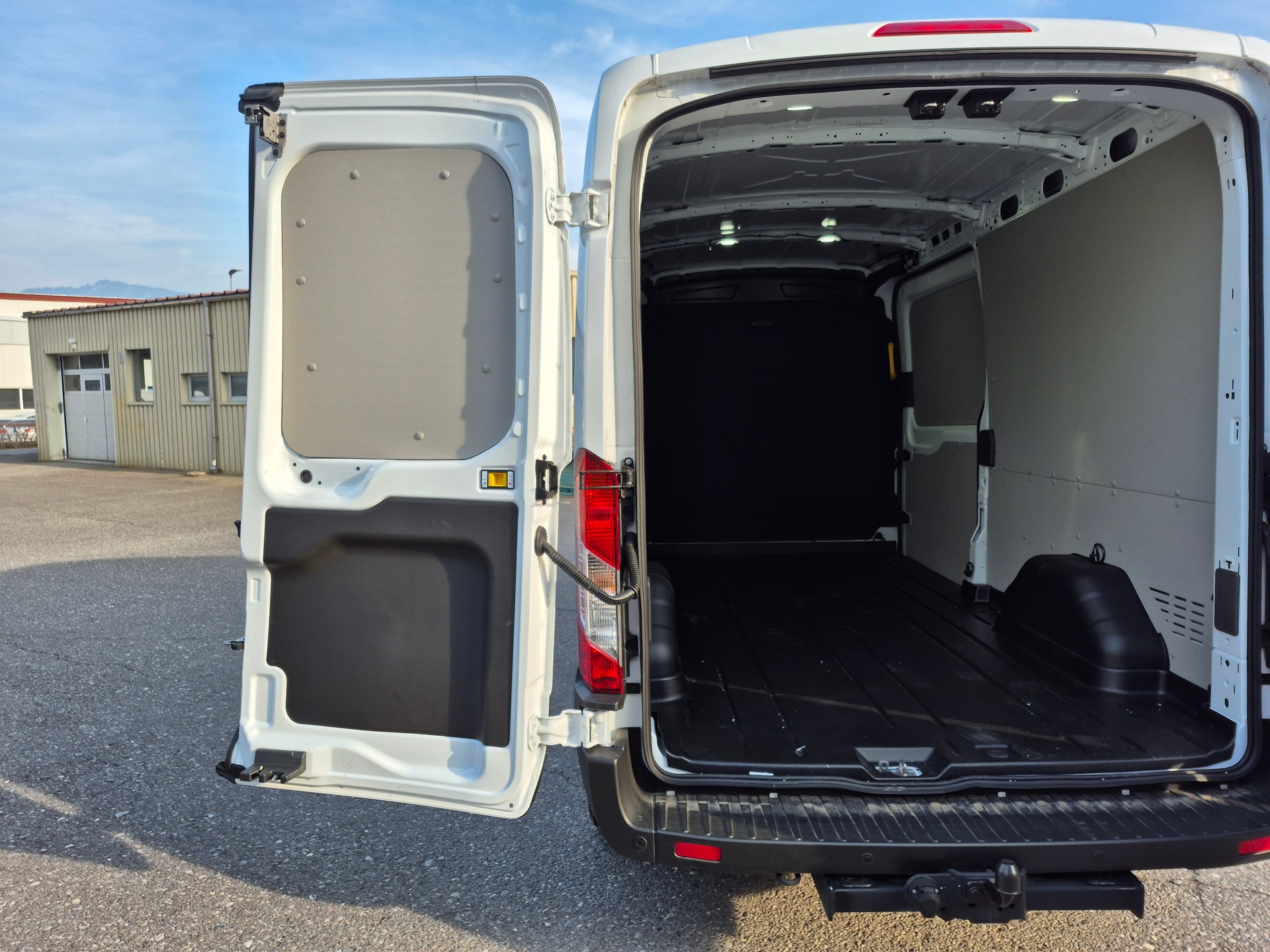 FORD Transit Van 350 L3 Trend 2.0 TDCi 130 HD FWD-image-9
