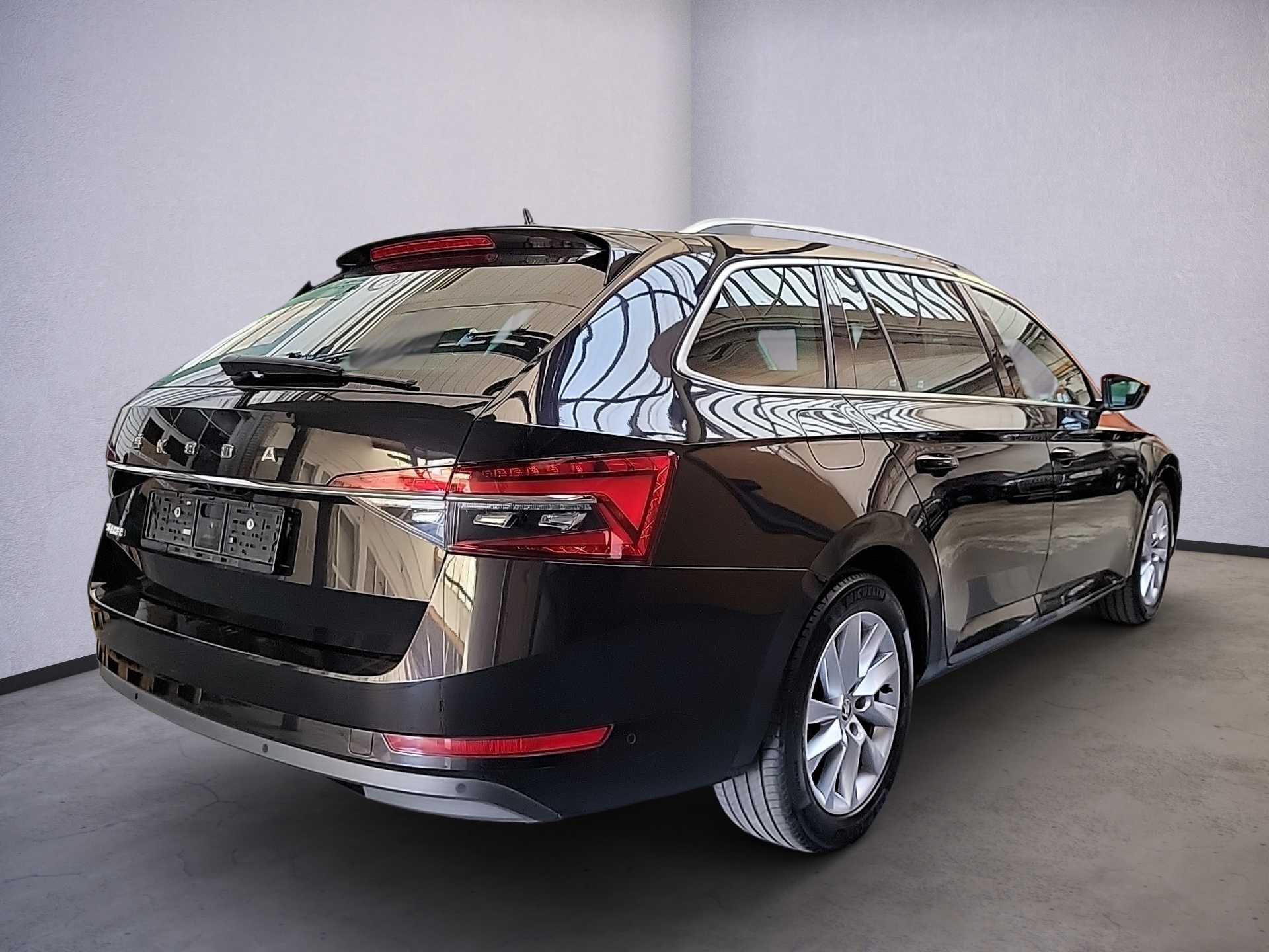 SKODA Superb Combi 2.0 TDi Style DSG-image-3