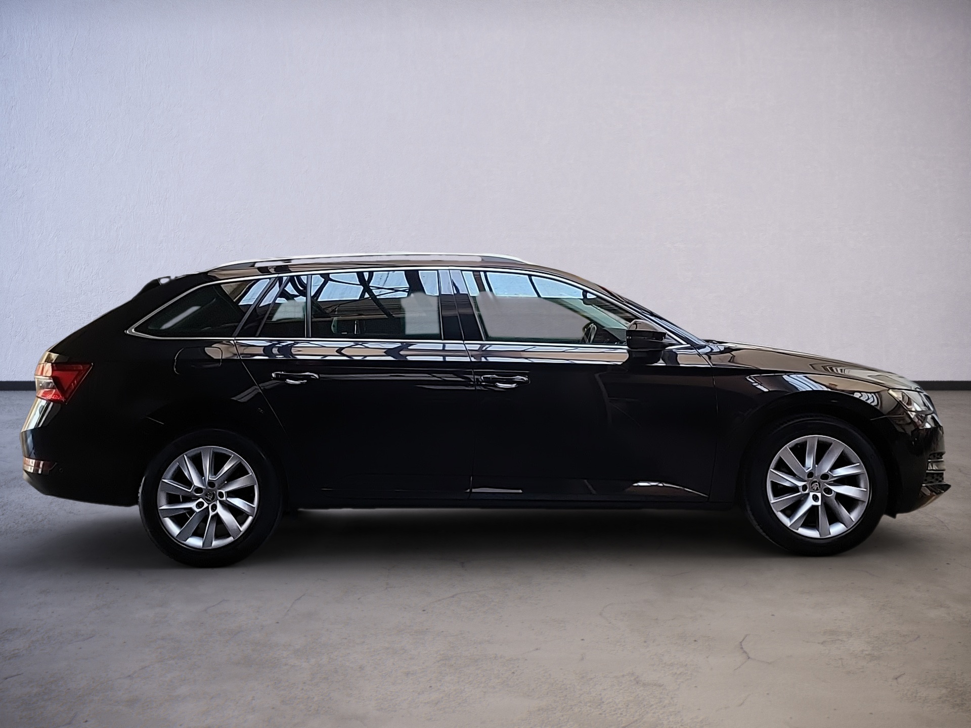 SKODA Superb Combi 2.0 TDi Style DSG-image-1