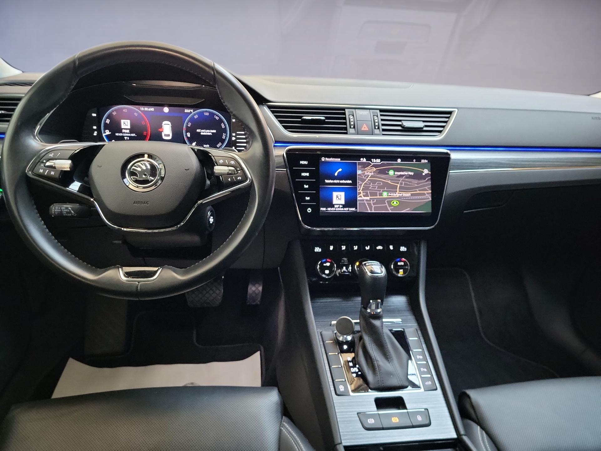 SKODA Superb Combi 2.0 TDi Style DSG-image-8