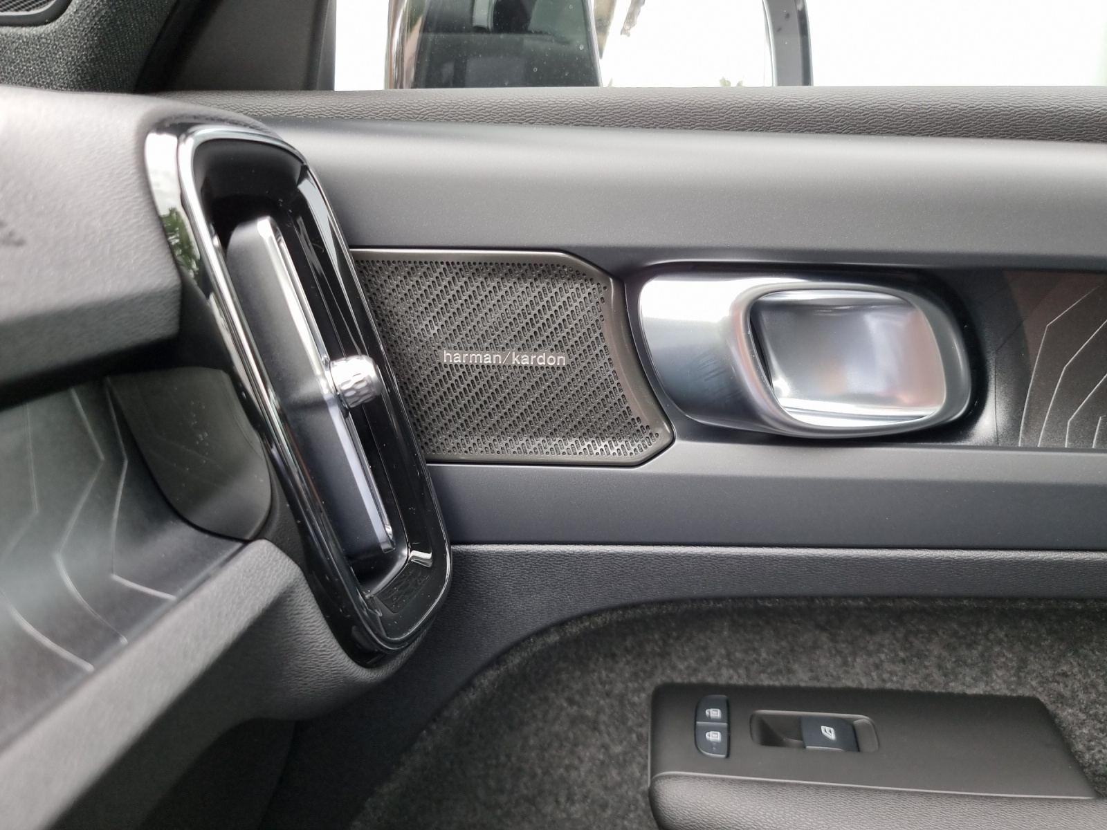VOLVO XC40 E80 Twin Ultimate AWD-image-9