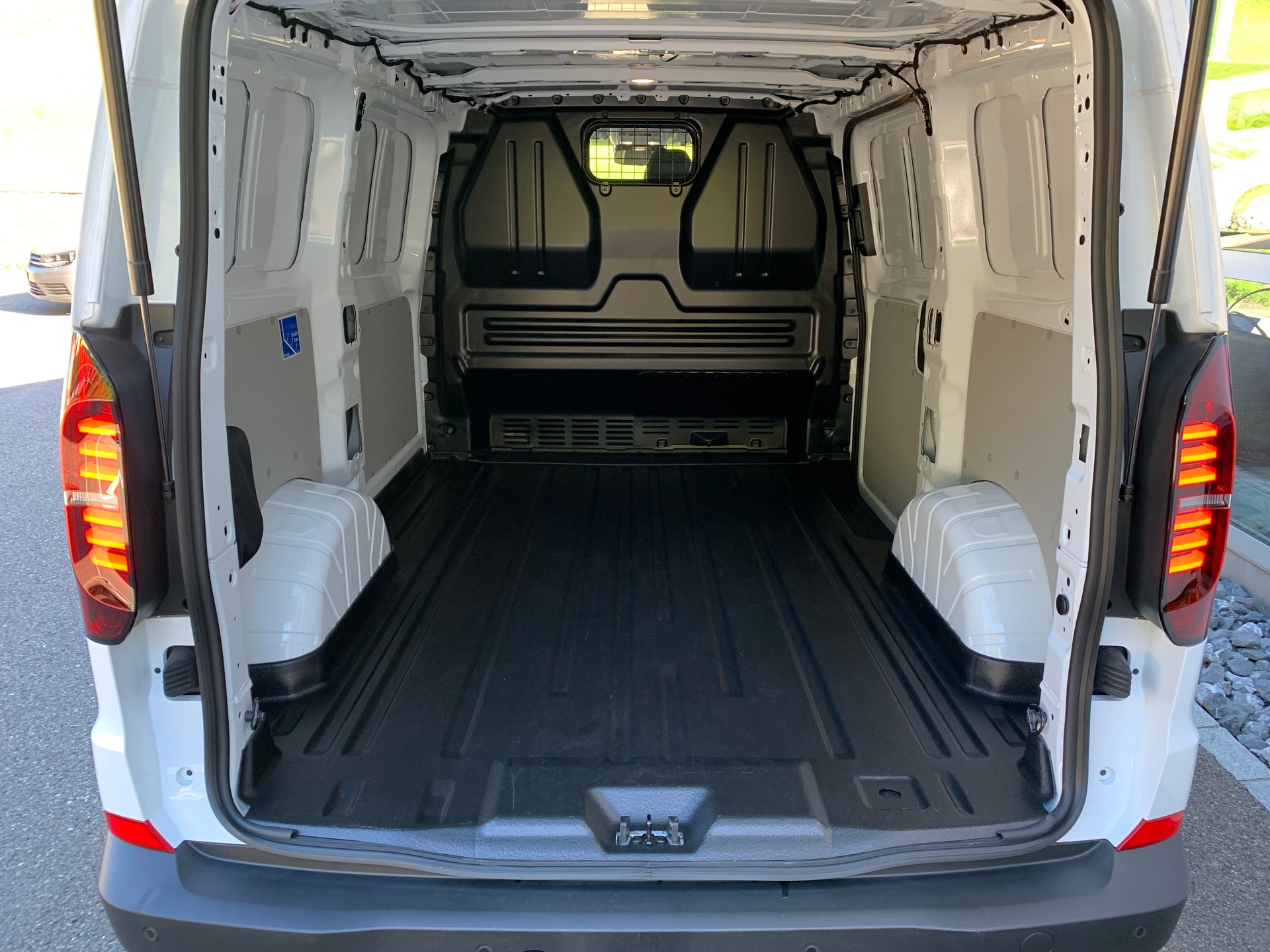 VW e-Transporter 70 kWh-image-15