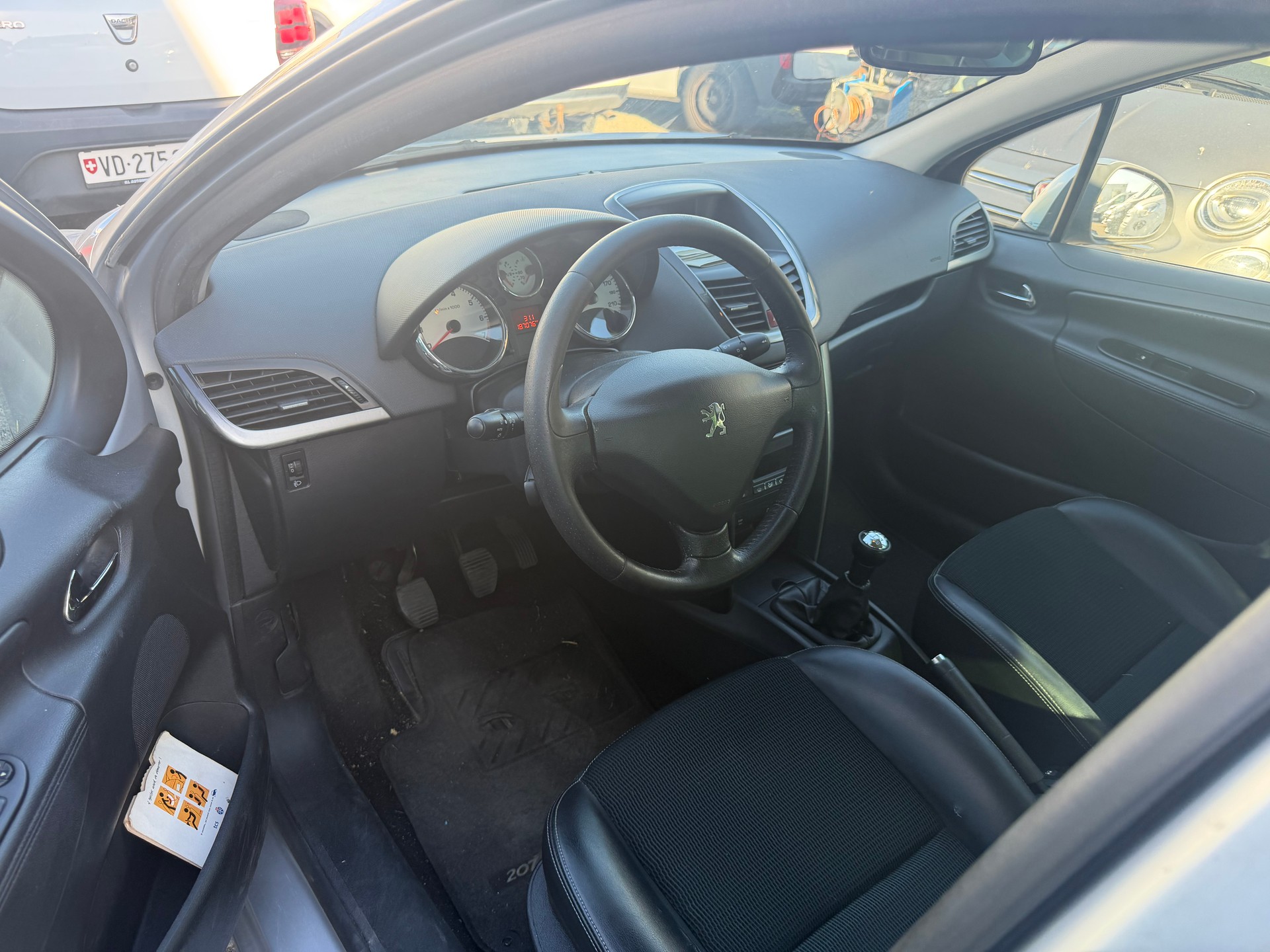 PEUGEOT 207 SW 1.6 16V Active-image-6