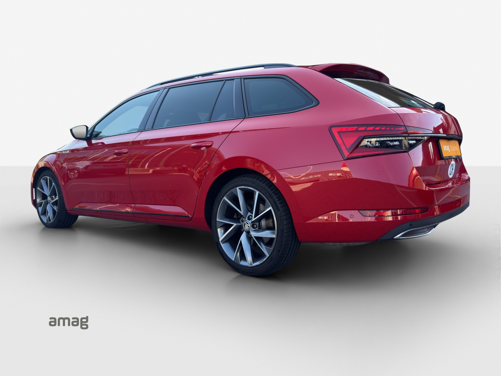 SKODA Superb Combi 2.0 TDi SportLine Light 4x4 DSG-image-2