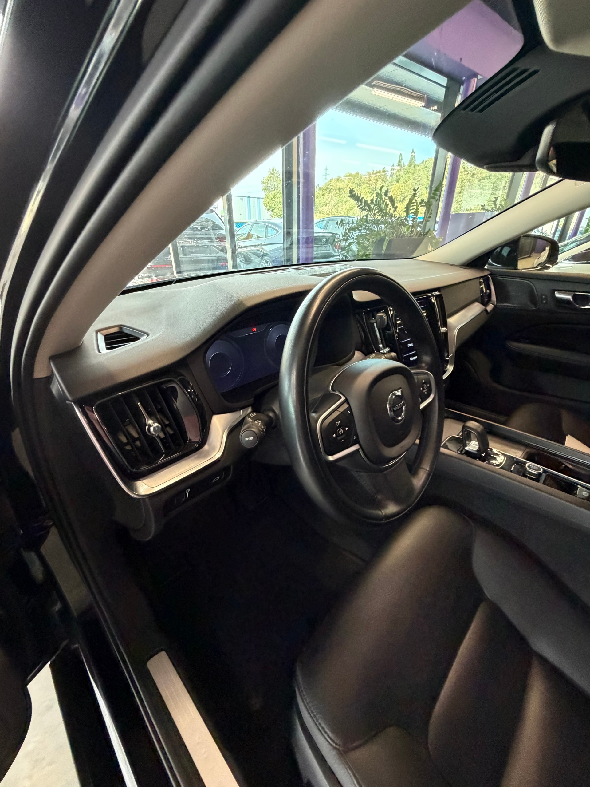 VOLVO V60 B4 Benzin Mild Hybrid Momentum Geartronic-image-12