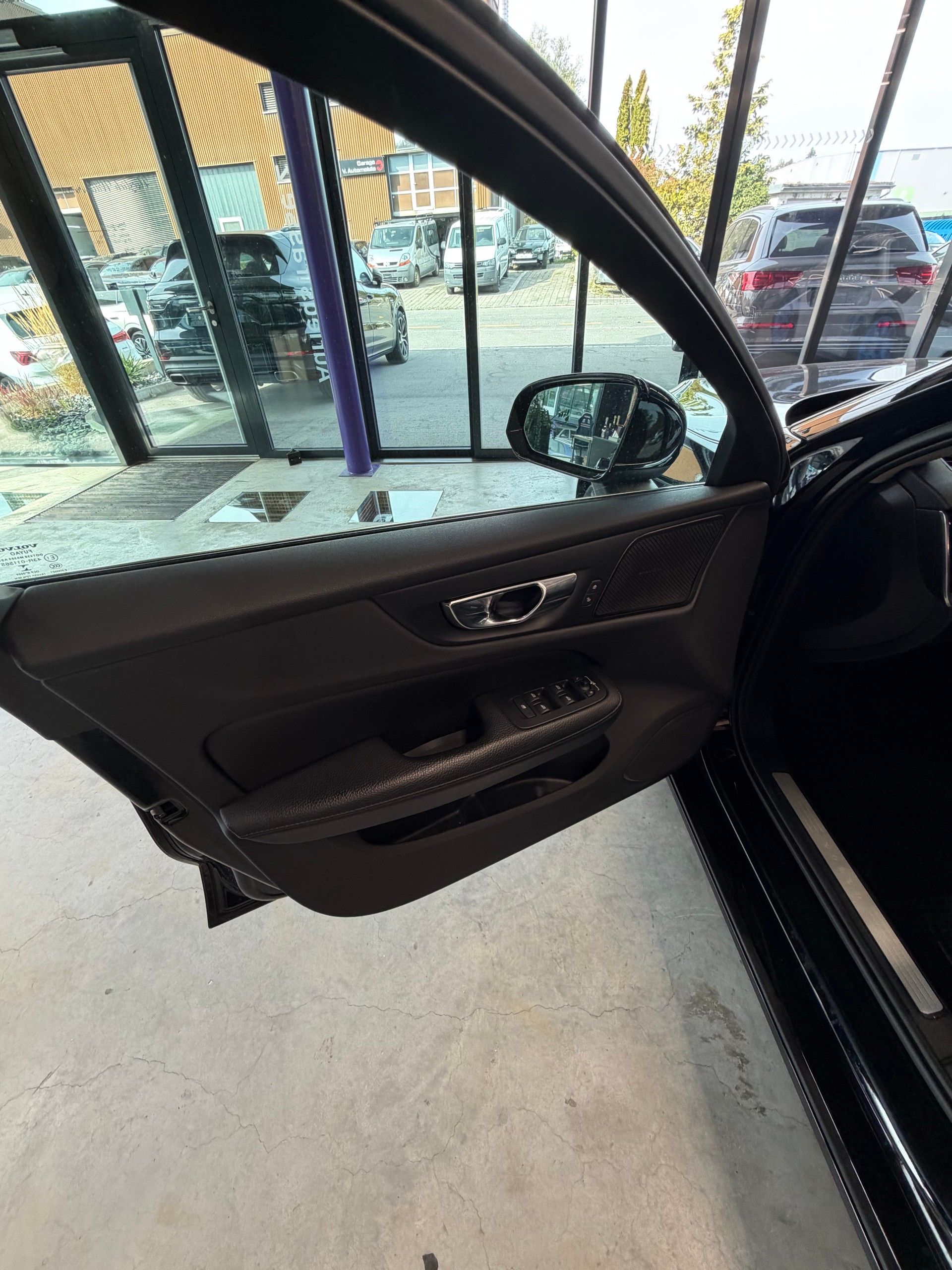 VOLVO V60 B4 Benzin Mild Hybrid Momentum Geartronic-image-8