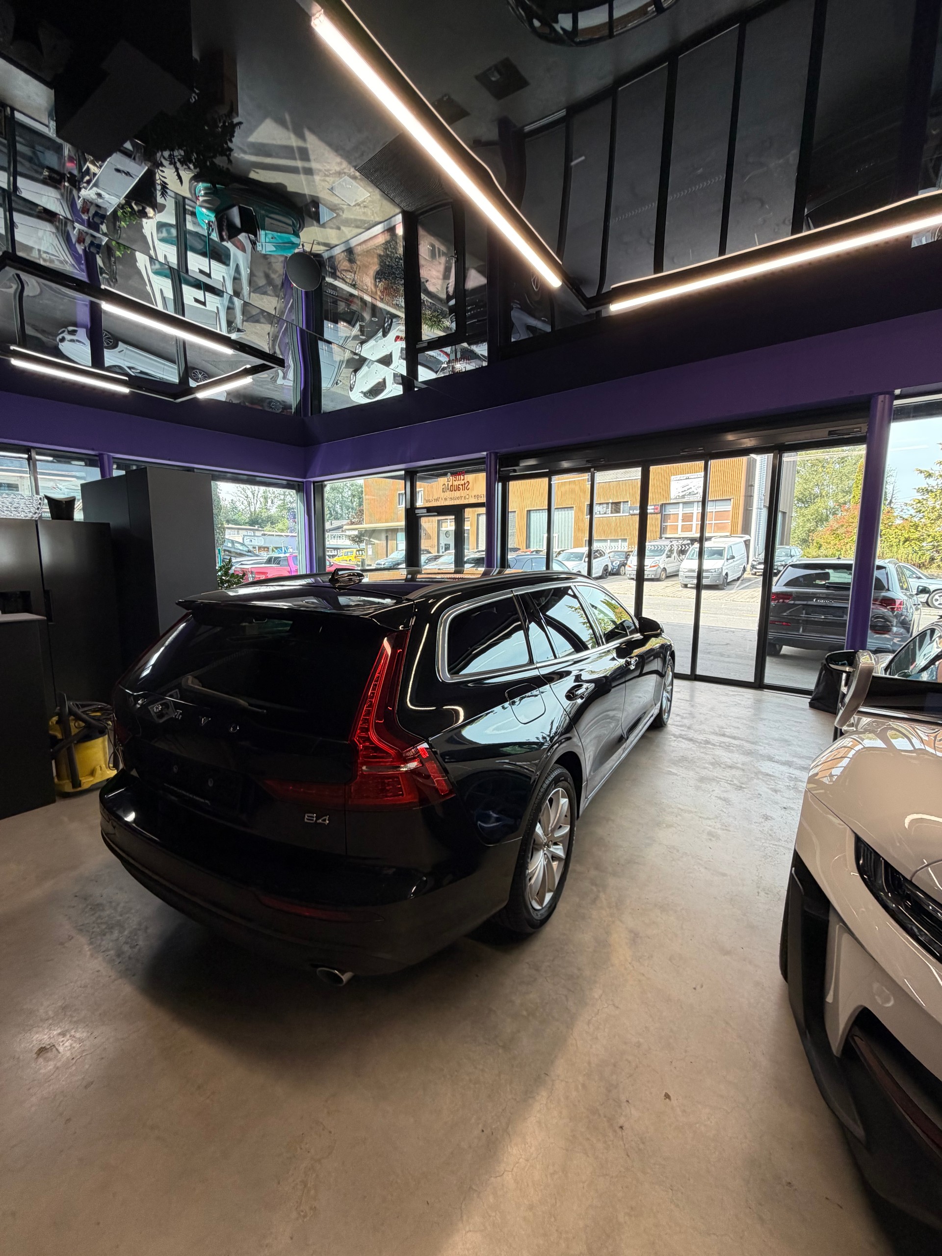 VOLVO V60 B4 Benzin Mild Hybrid Momentum Geartronic-image-4