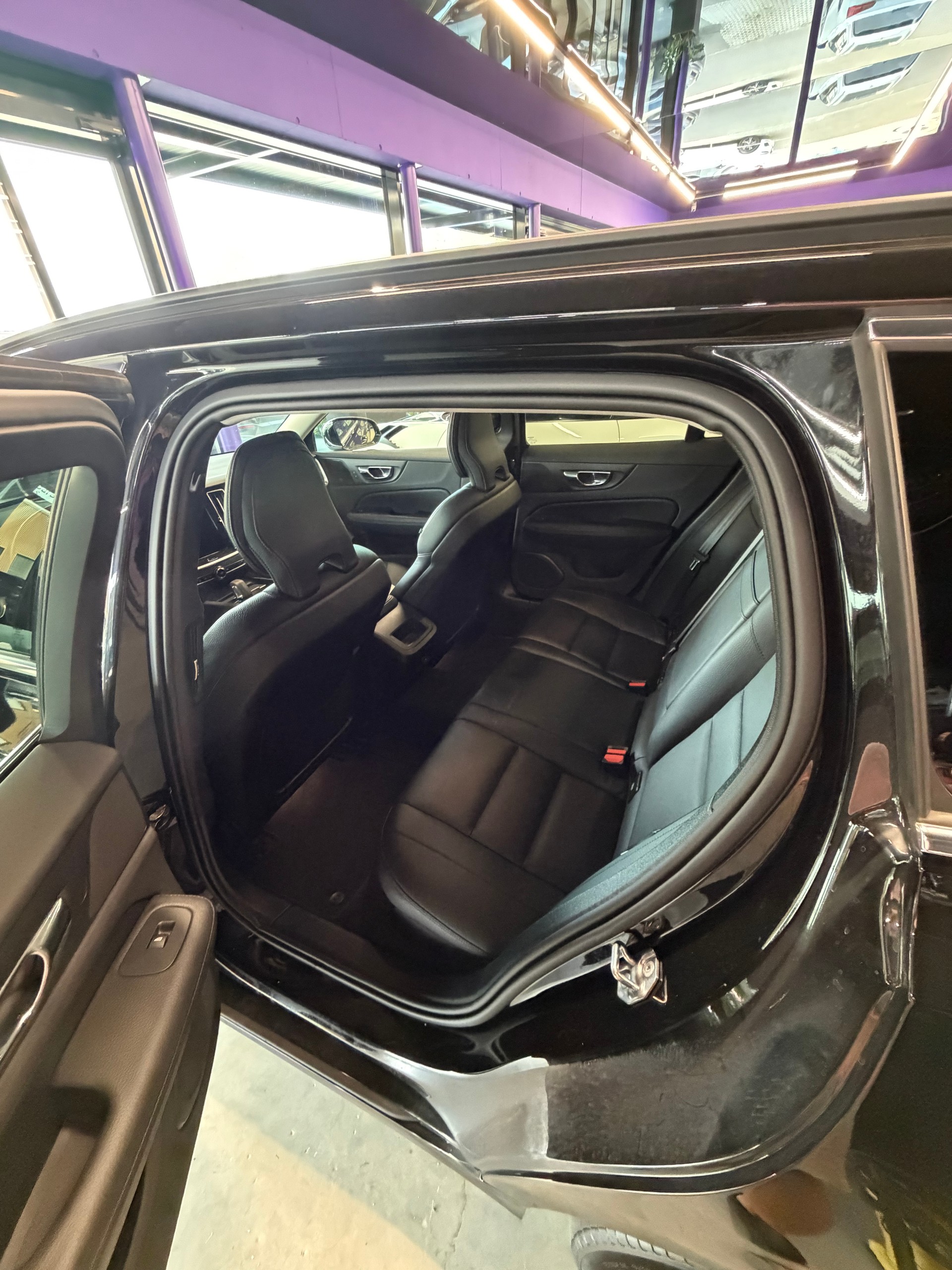 VOLVO V60 B4 Benzin Mild Hybrid Momentum Geartronic-image-9