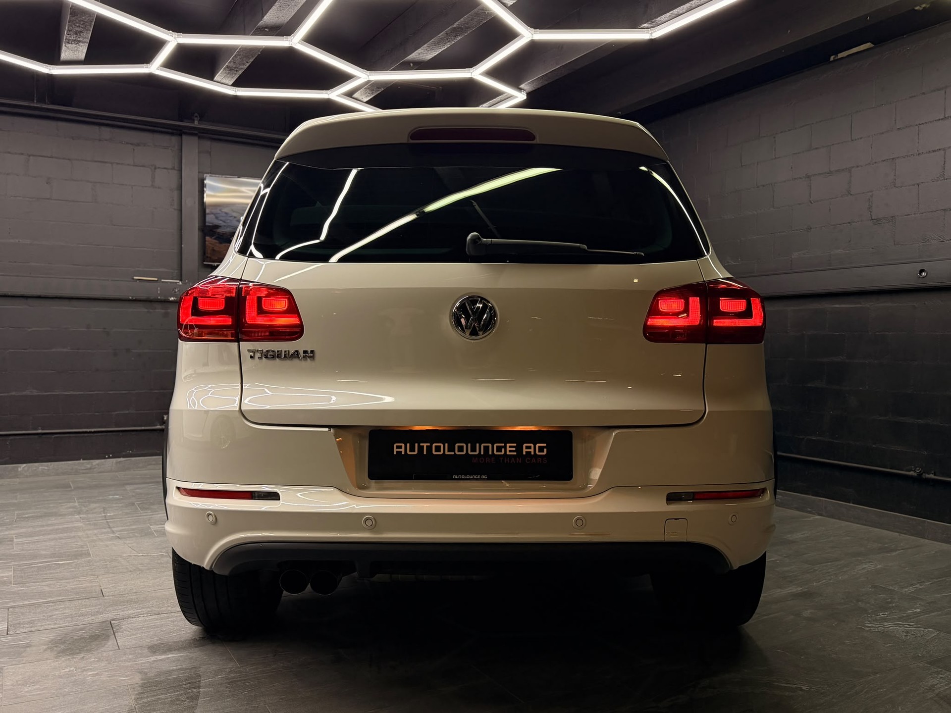 VW Tiguan 1.4 TSI BlueMotion R-Line 4x2-image-4