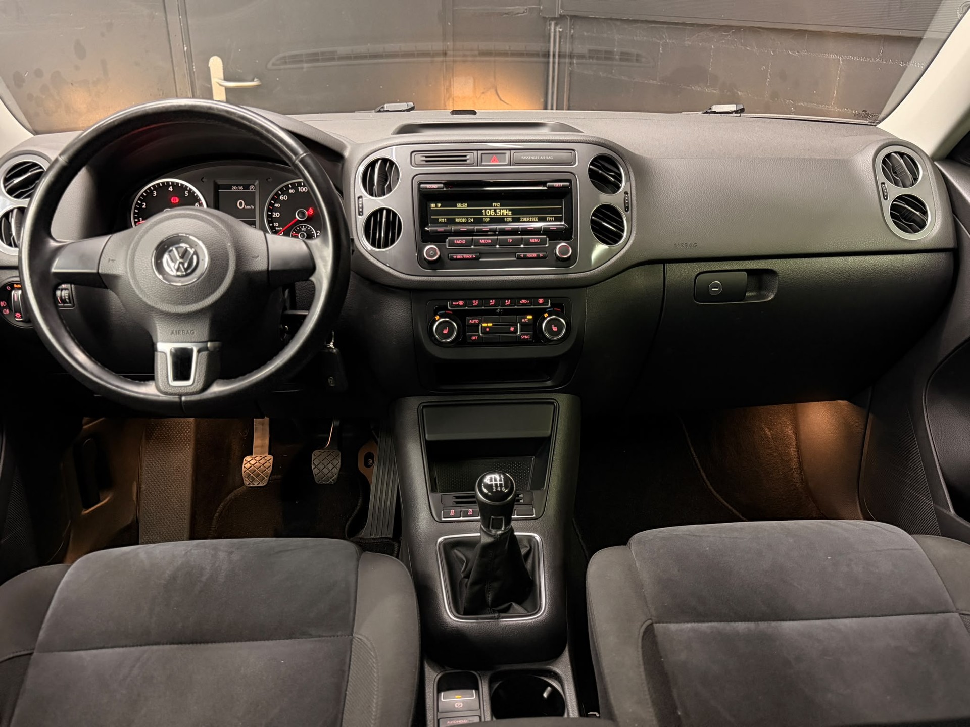 VW Tiguan 1.4 TSI BlueMotion R-Line 4x2-image-10