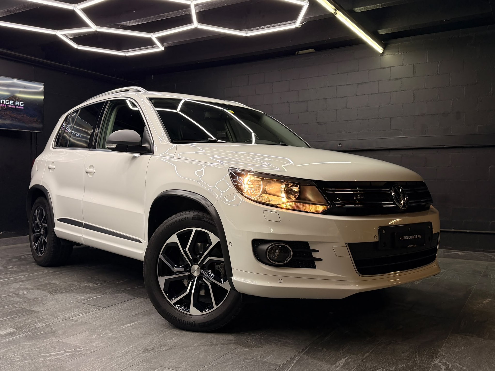 VW Tiguan 1.4 TSI BlueMotion R-Line 4x2-image-0