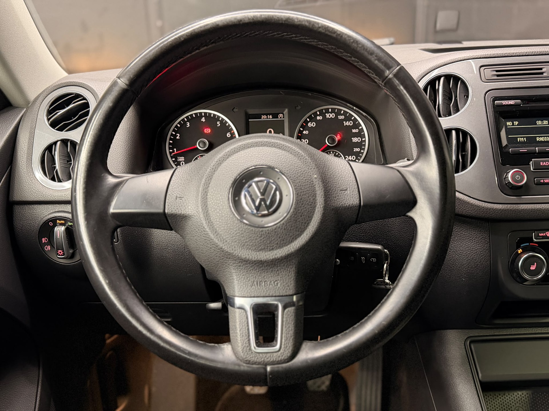 VW Tiguan 1.4 TSI BlueMotion R-Line 4x2-image-9