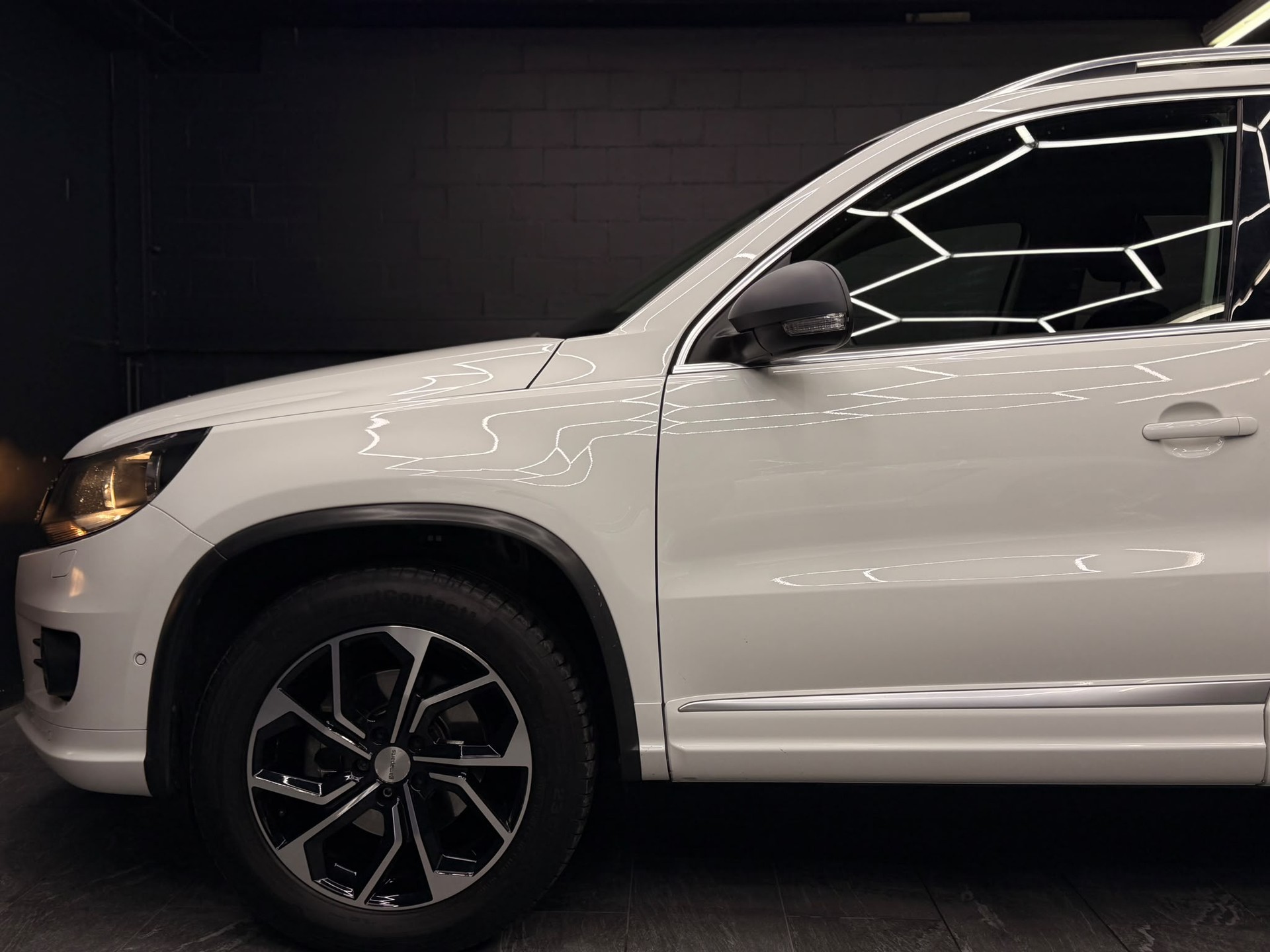 VW Tiguan 1.4 TSI BlueMotion R-Line 4x2-image-5