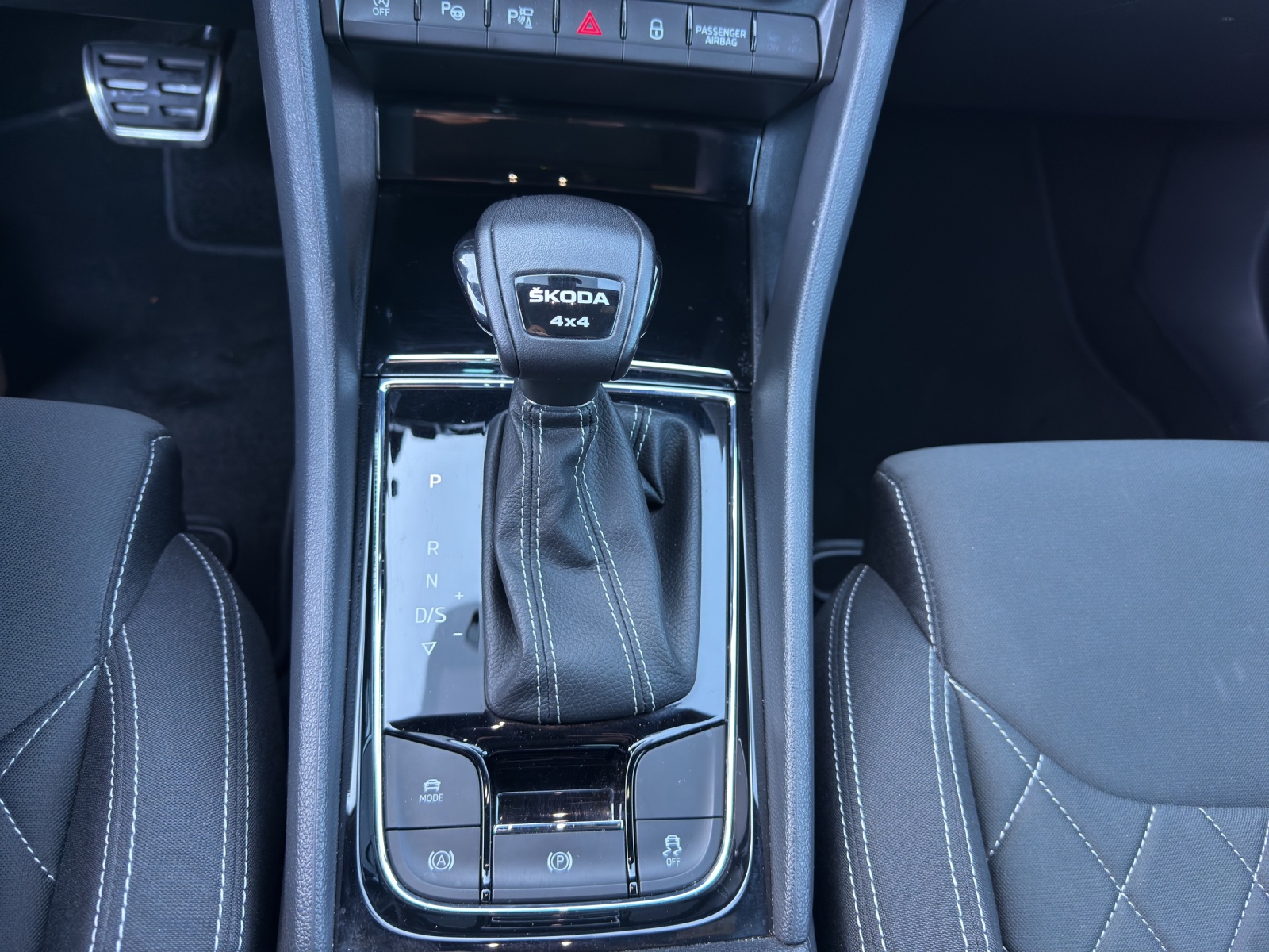 SKODA Karoq 2.0 TSI SportLine 4x4 DSG-image-11