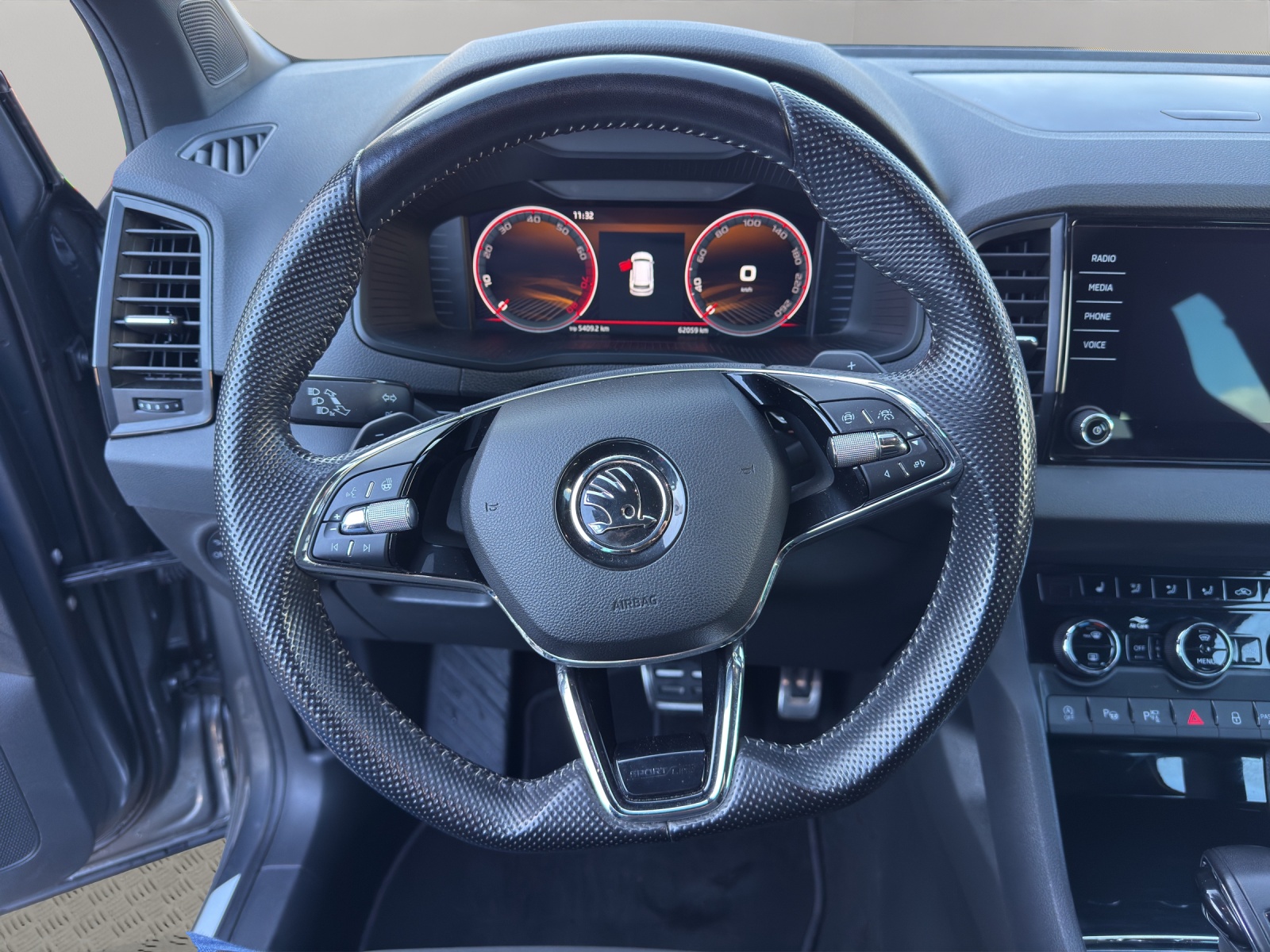SKODA Karoq 2.0 TSI SportLine 4x4 DSG-image-10