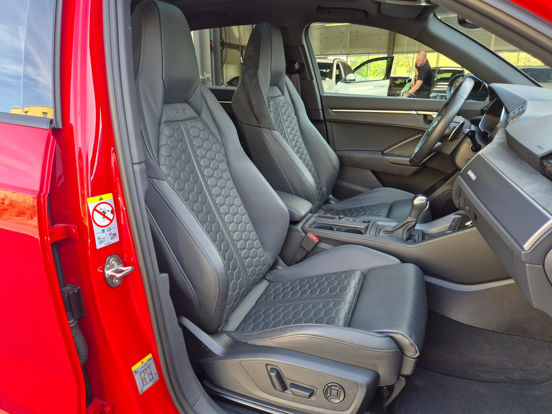 AUDI RS Q3 2.5 TFSI quattro S tronic-image-18