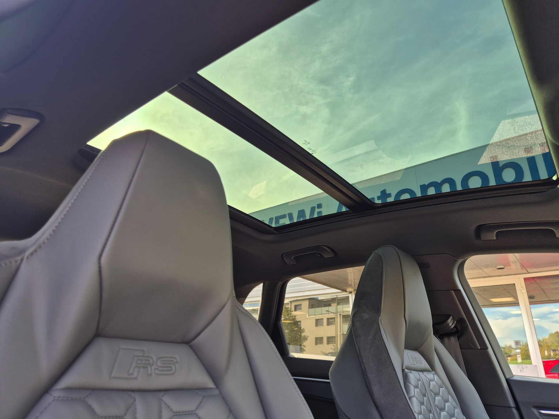 AUDI RS Q3 2.5 TFSI quattro S tronic-image-10
